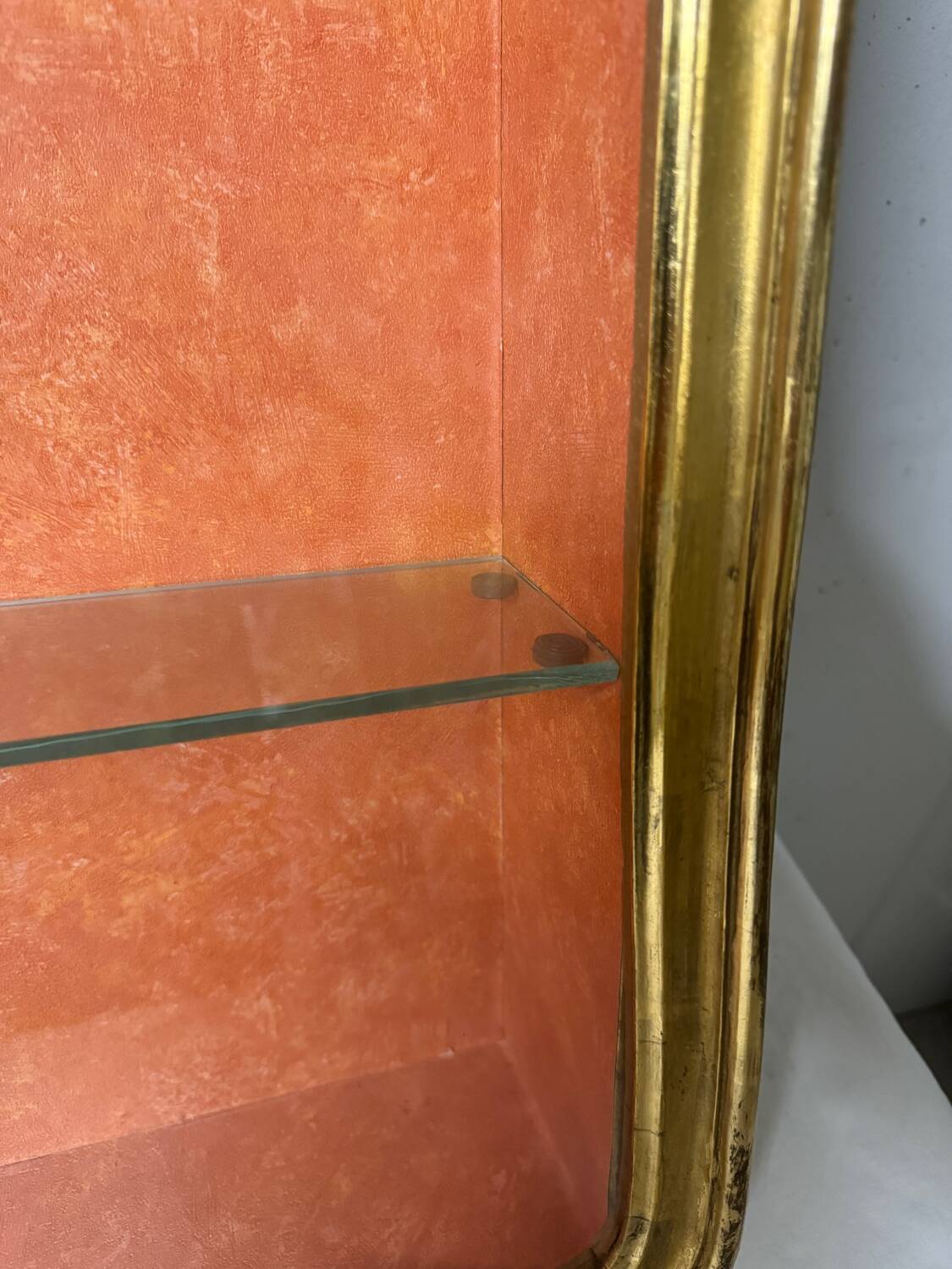 Vitrine murale de style Louis XV Rocaille Bois doré