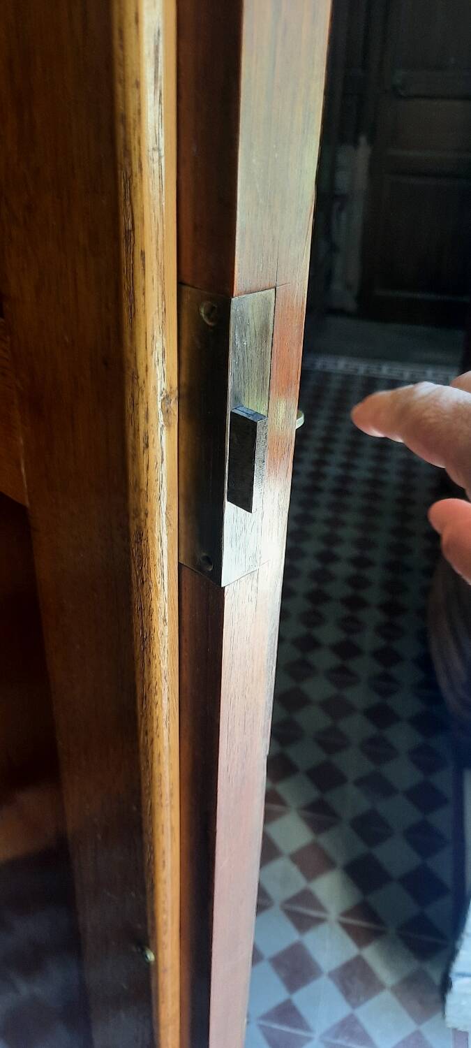 Armoire style louis XVI