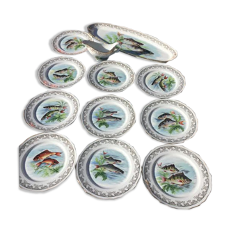 Berry porcelain fish service, 10 plates, a dish and a sausage