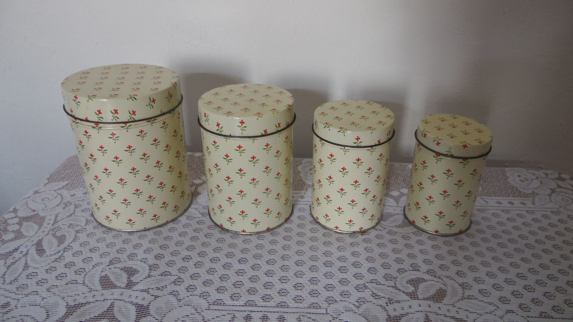 Set of 4 vintage tole pots