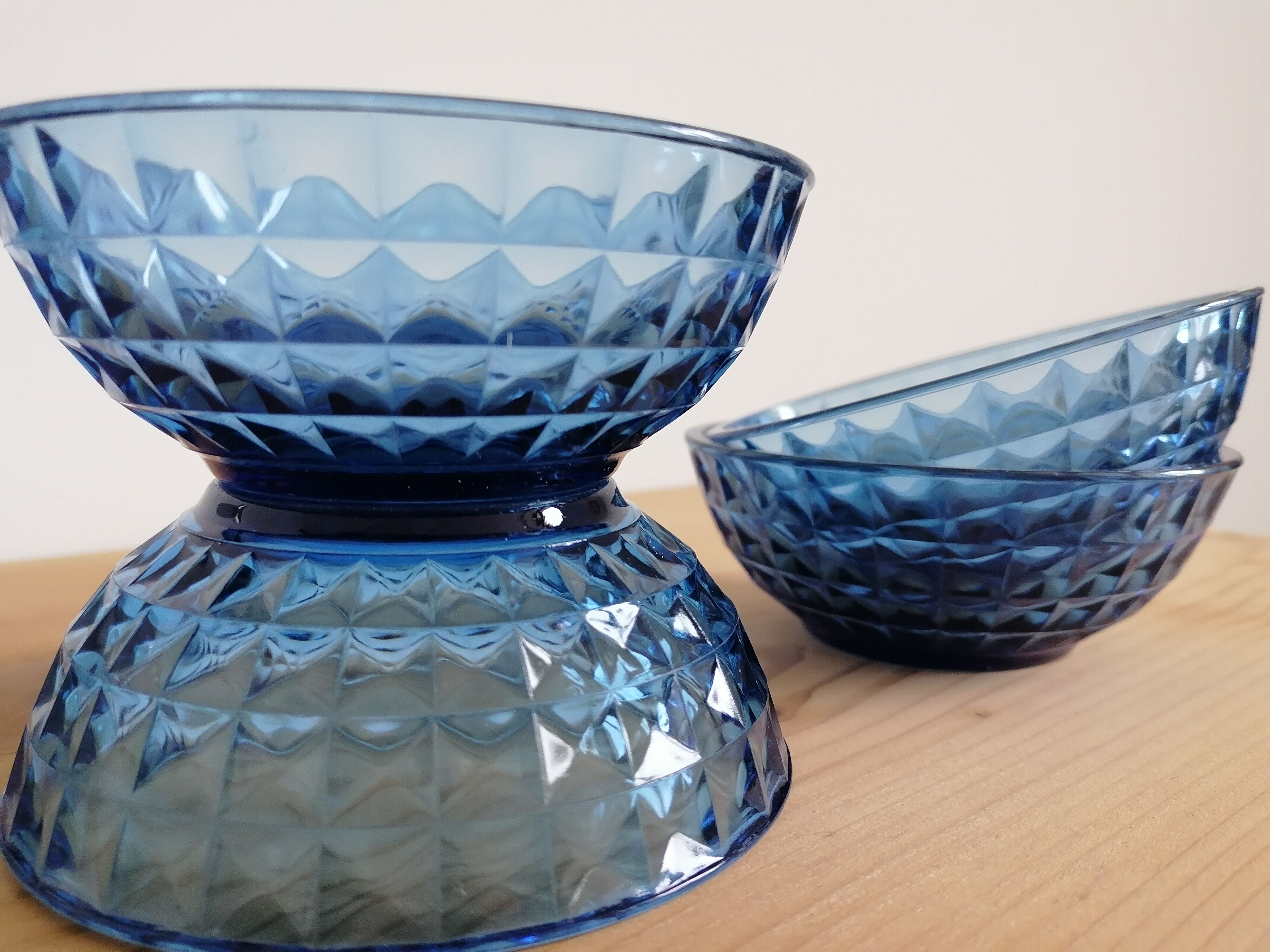 Blue bowls in chiseled glass