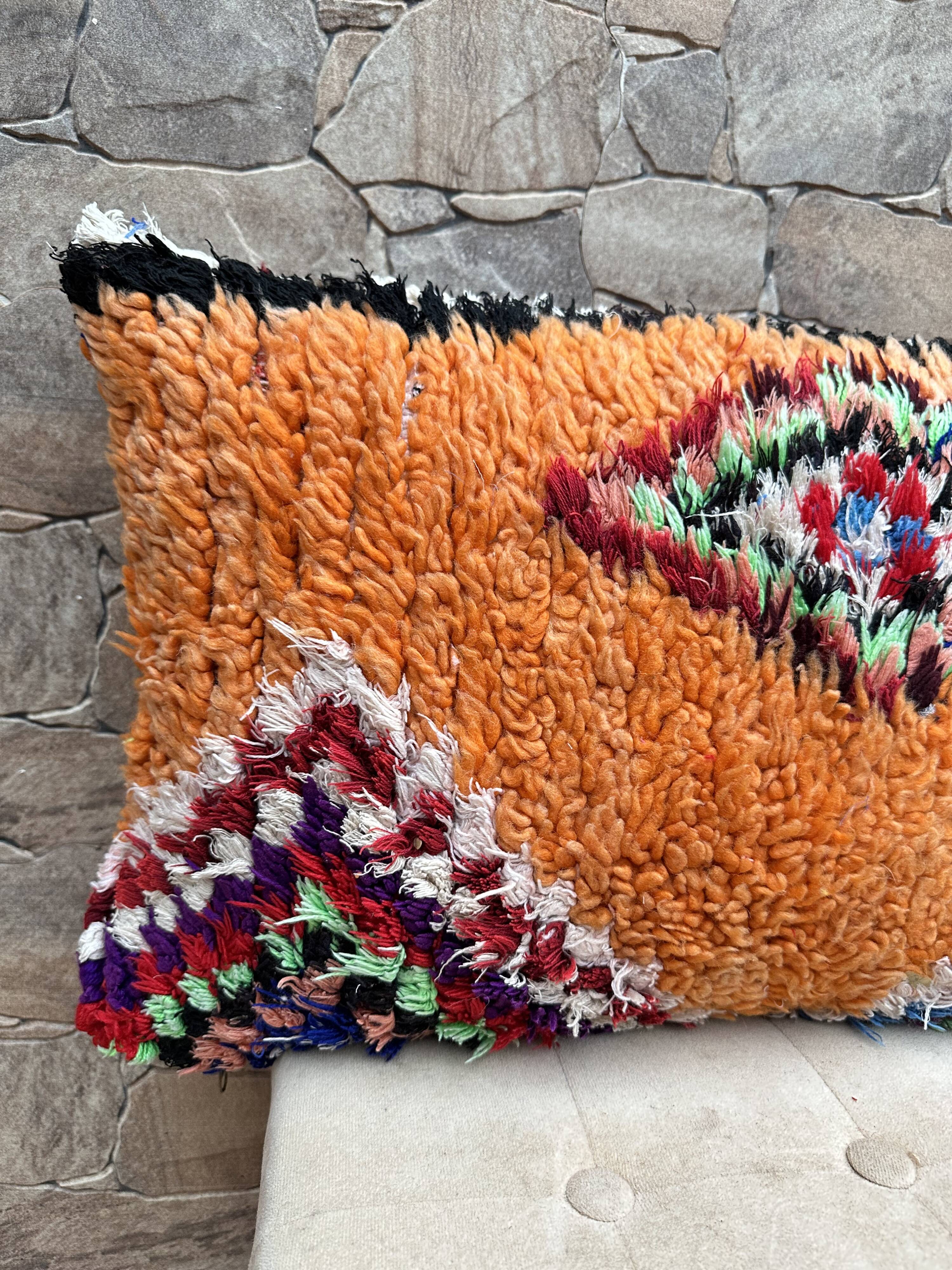 Vintage Berber Kilim cushion cover: Moroccan wool cushion
