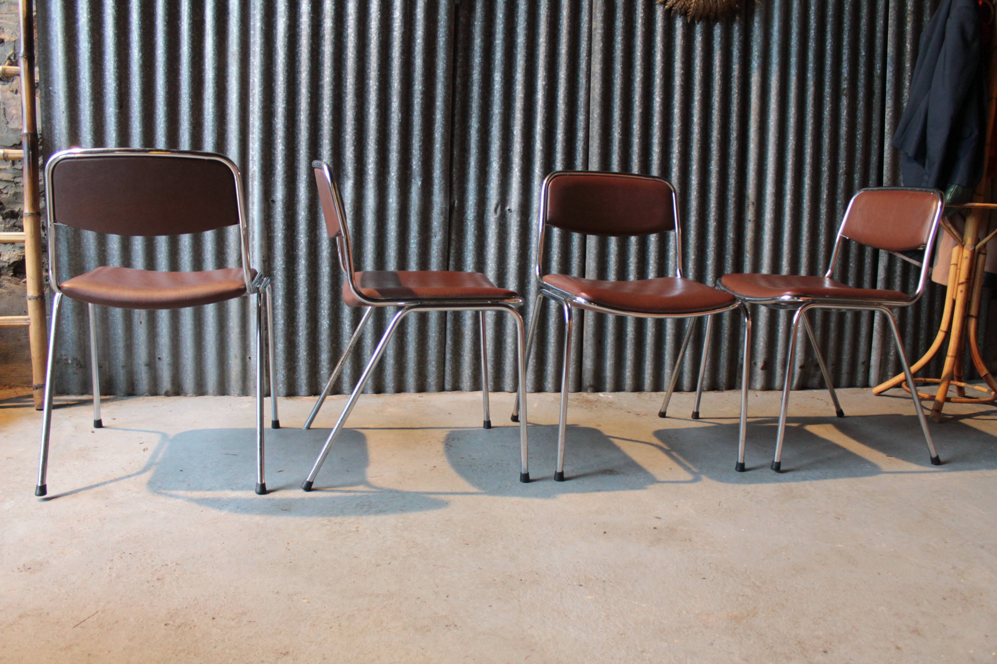 Lot of 4 vintage brown chairs