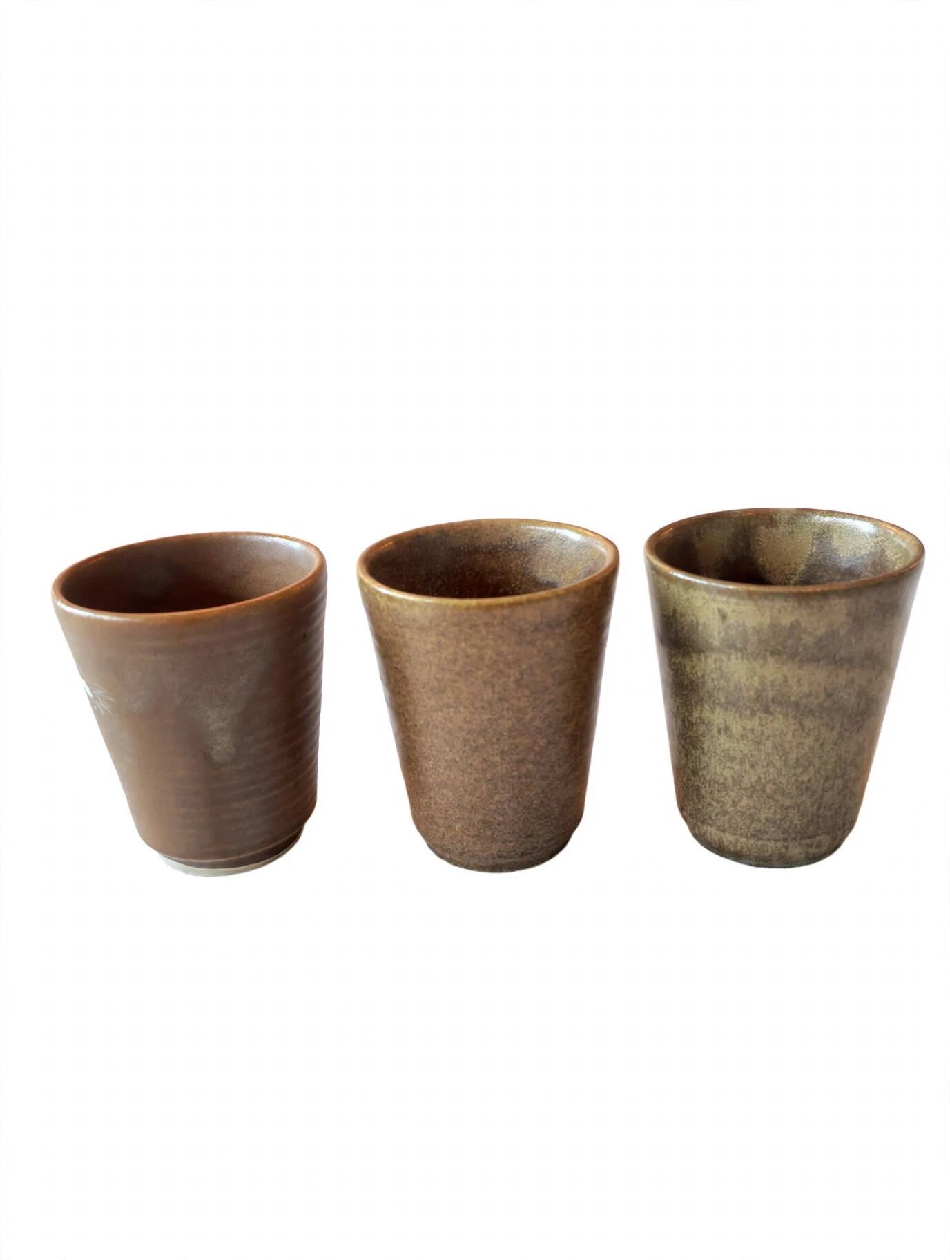3 vintage 70s glazed stoneware cups and the wicker tray.