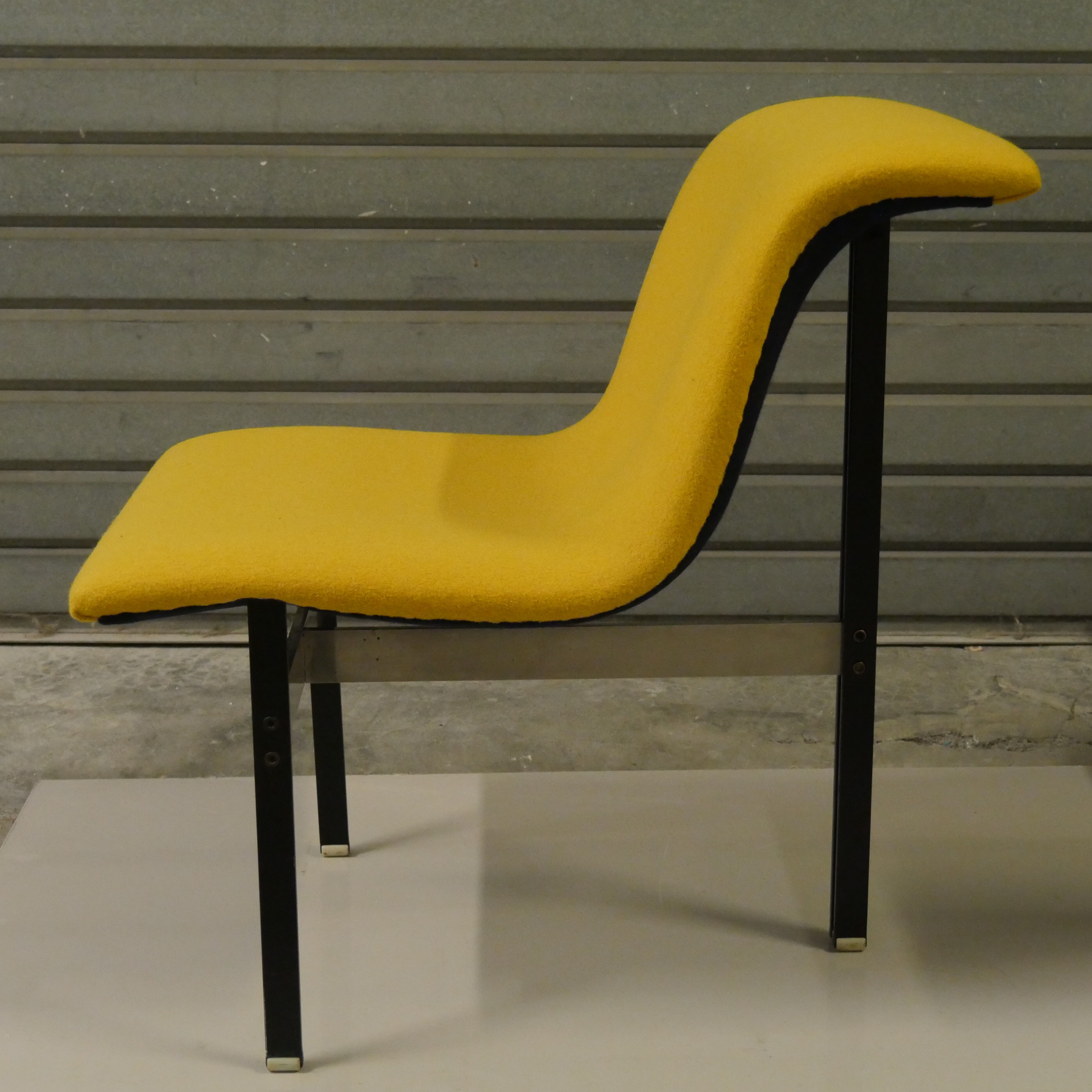Pair of chairs wave - design Gianni Offredi - publisher Saporiti Italia - 1970