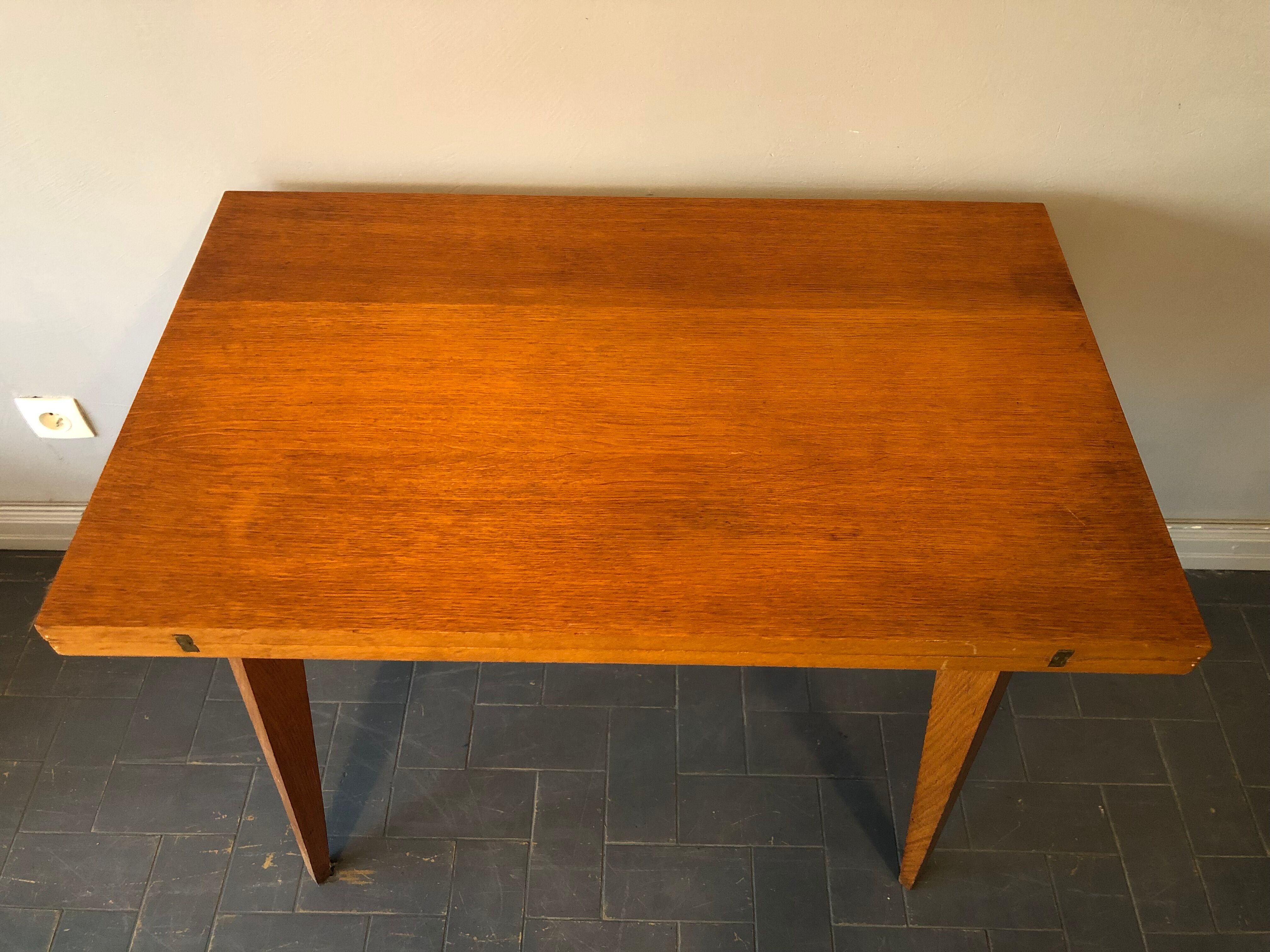 Wallet game table