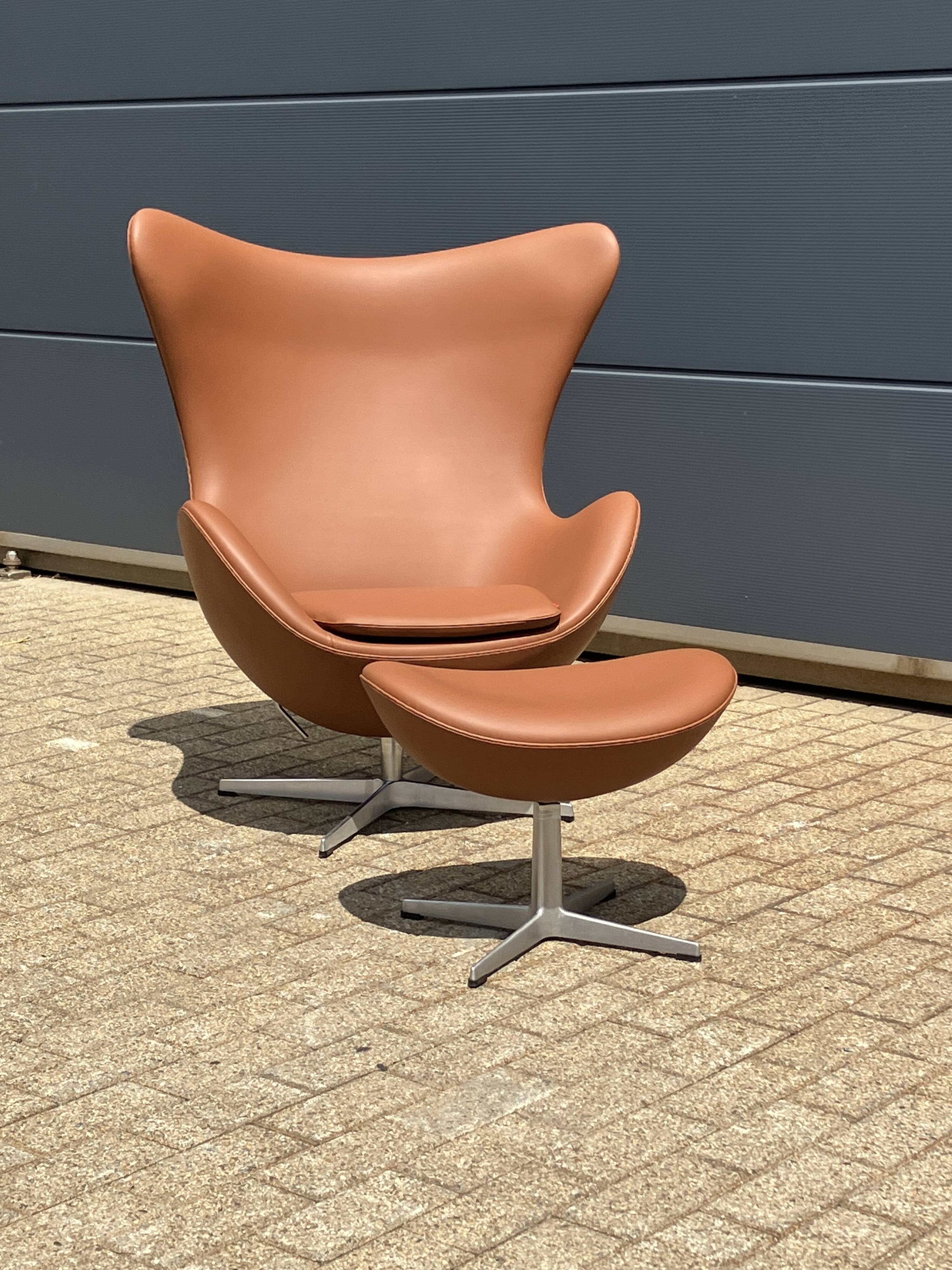 Fritz Hansen Egg Chair in Cognac leather + Ottoman!