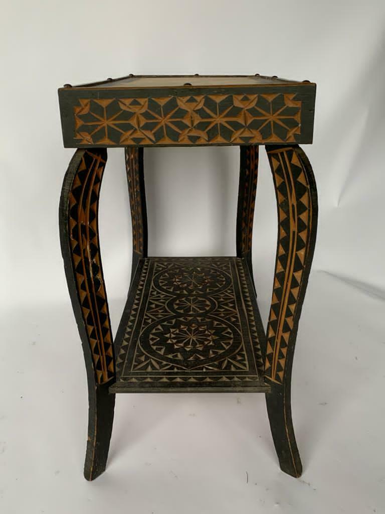 Table marocaine bois sculpte noirci 1950