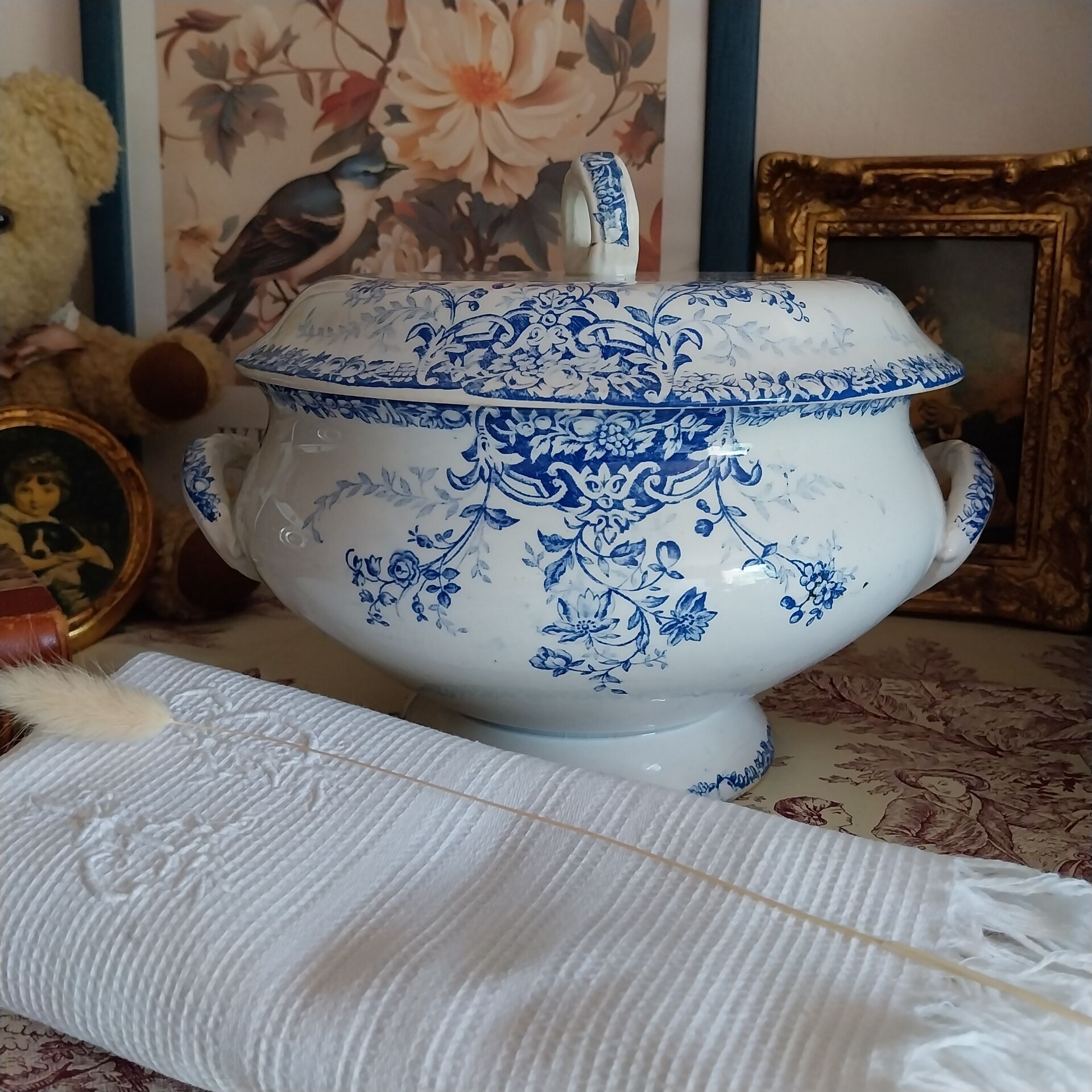 Old ironstone soup tureen St Amand