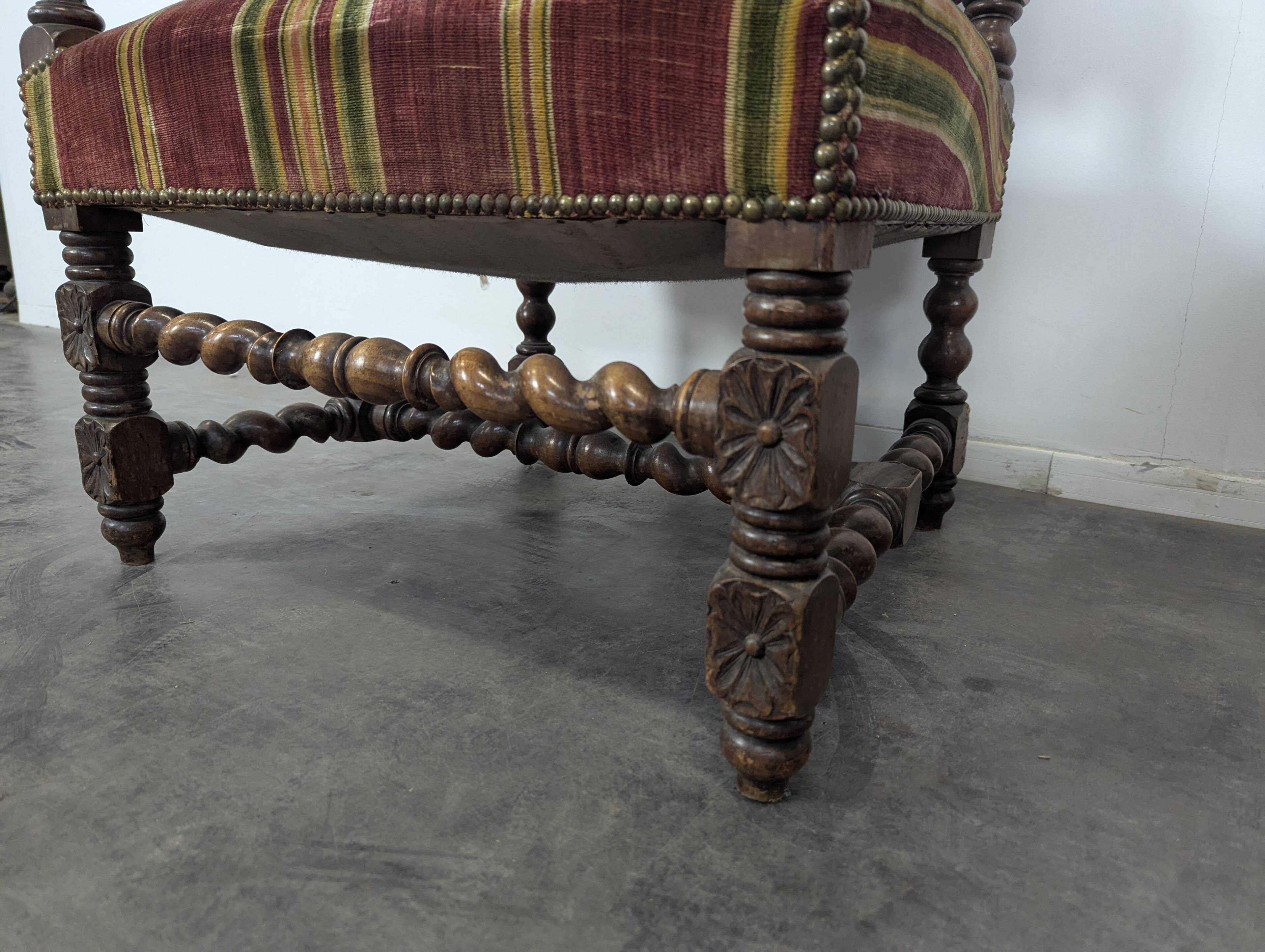 Paire de fauteuil de style Louis XIII style château
