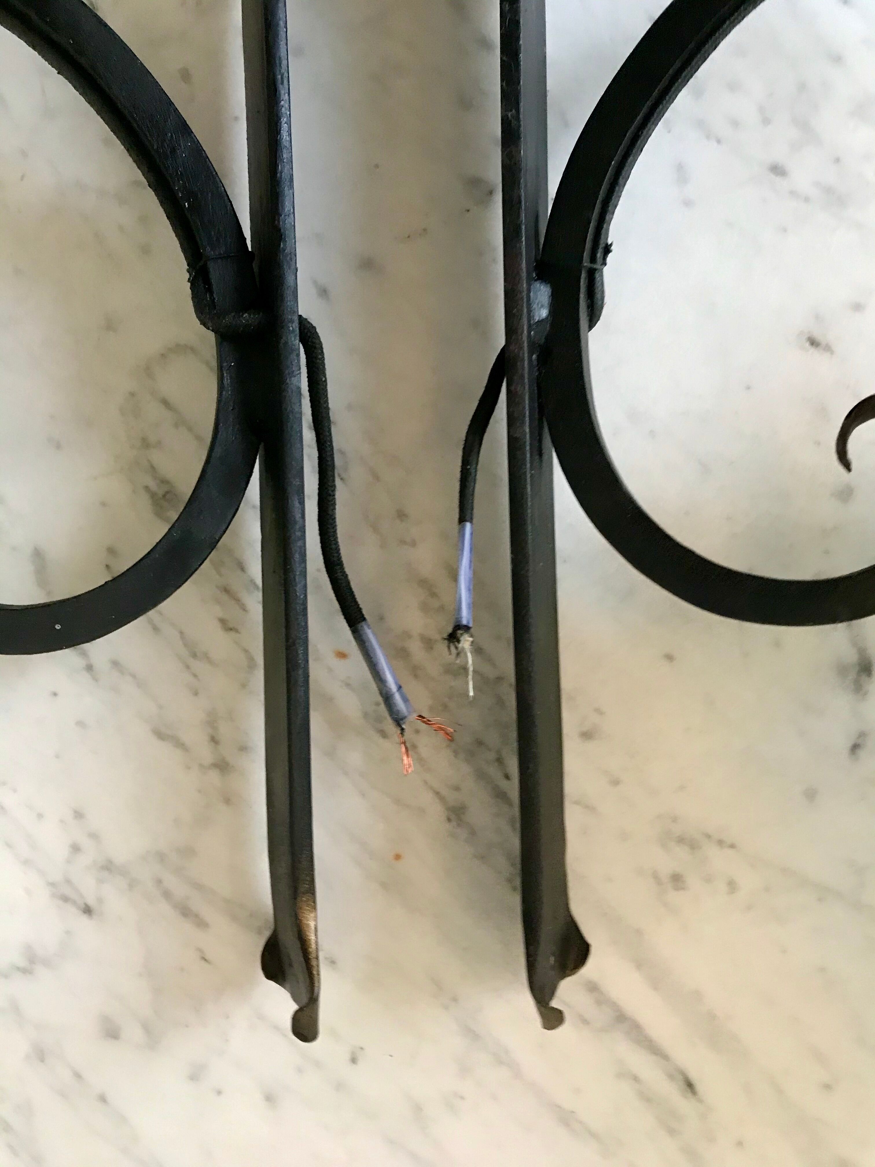 Paire d'appliques en verre granité vert et en fer forgé noir années 50-60