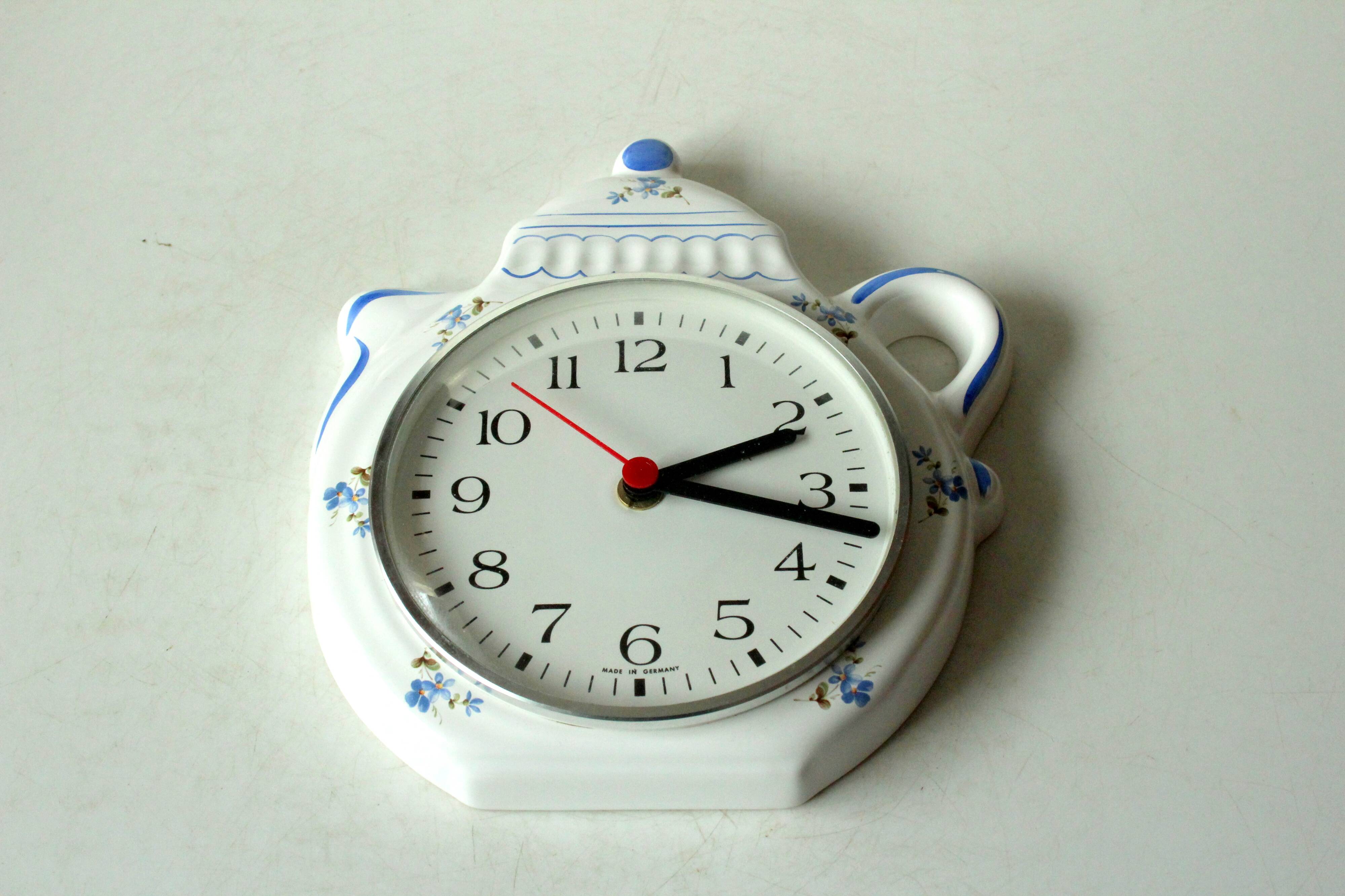 Ceramic kitchen clock with Junghans Quartz Movement, vintage from the 80s