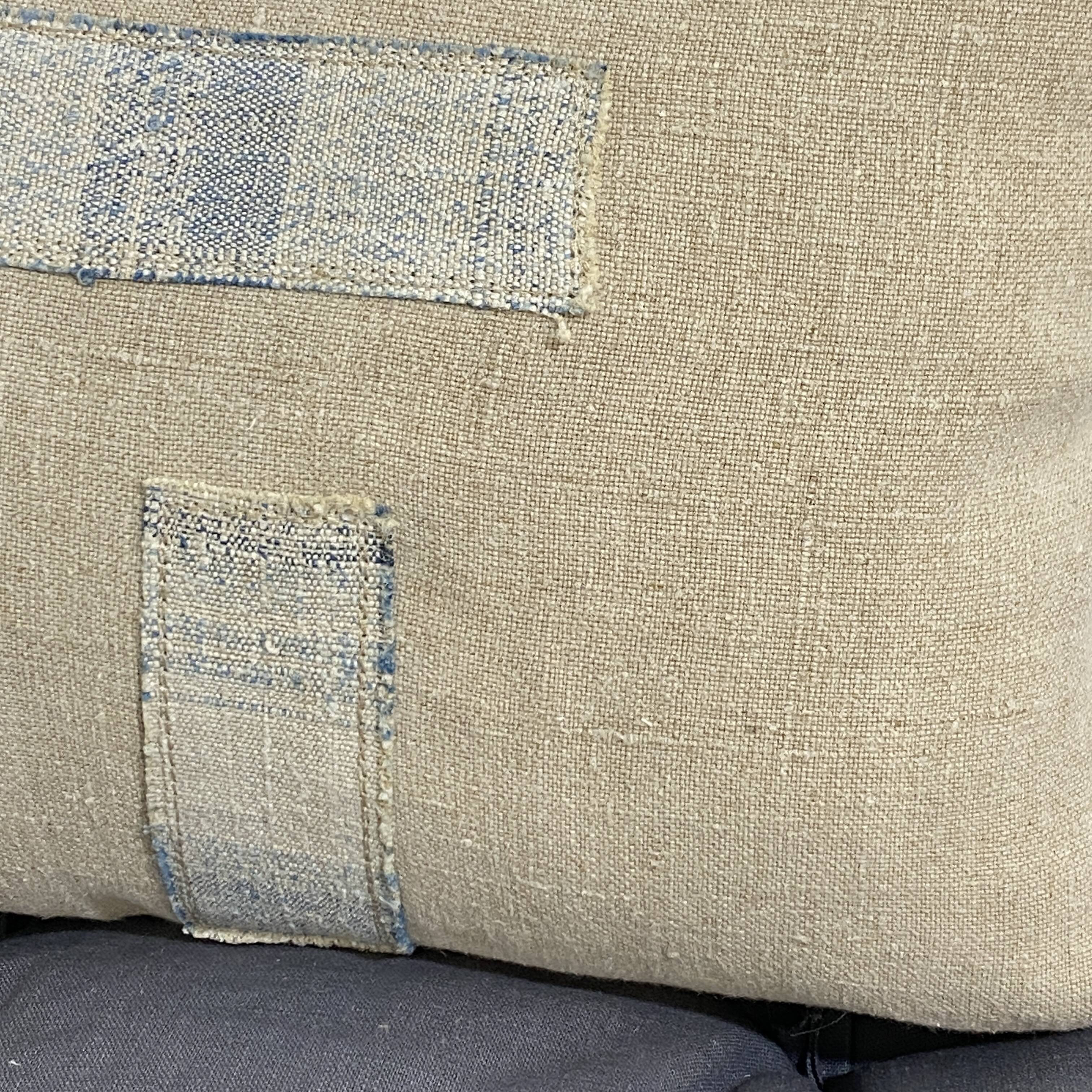 Coussin artisanal en toile ancienne style Kilim