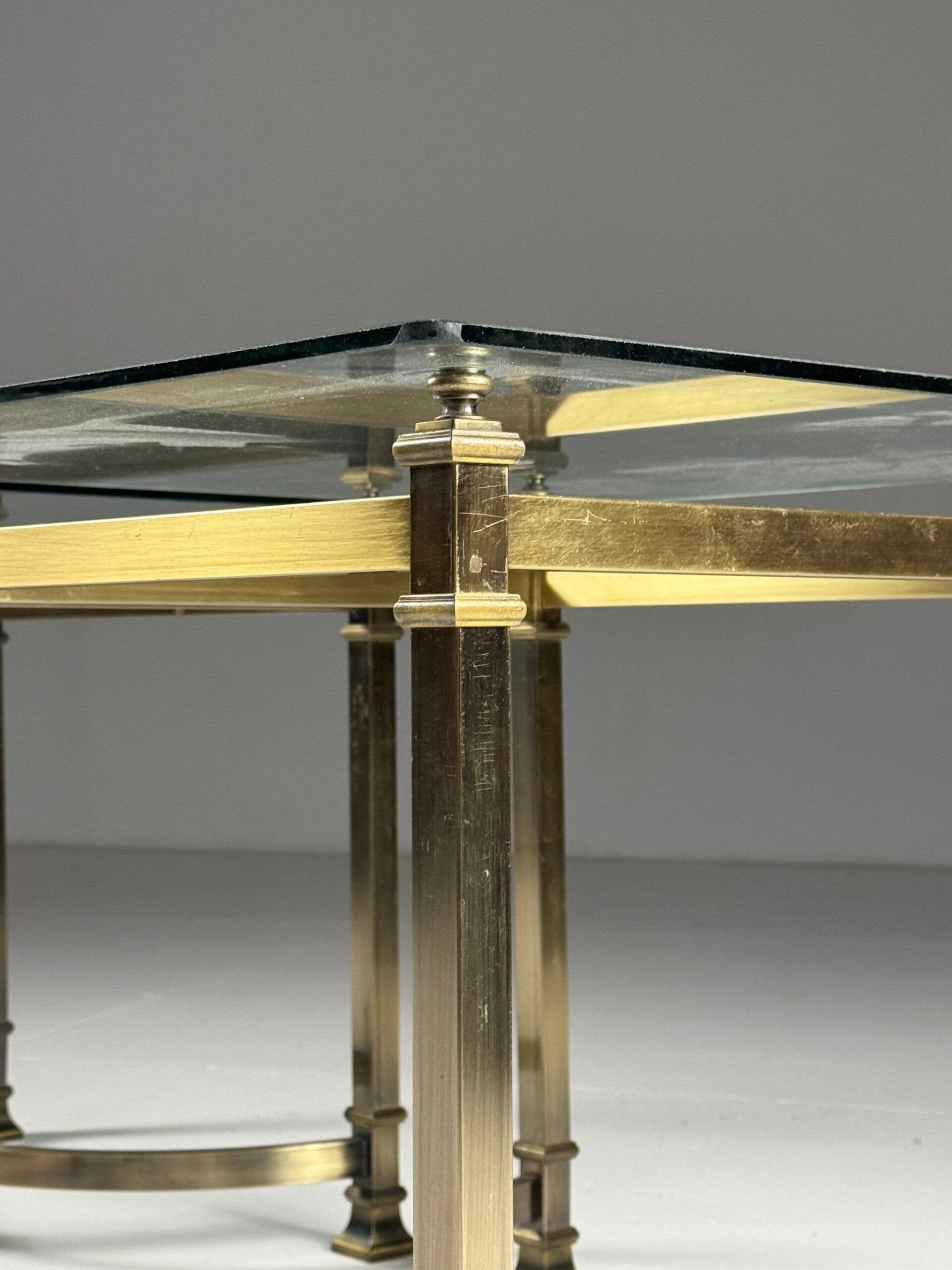 Ensemble de 2 tables d'appoint en métal vintage