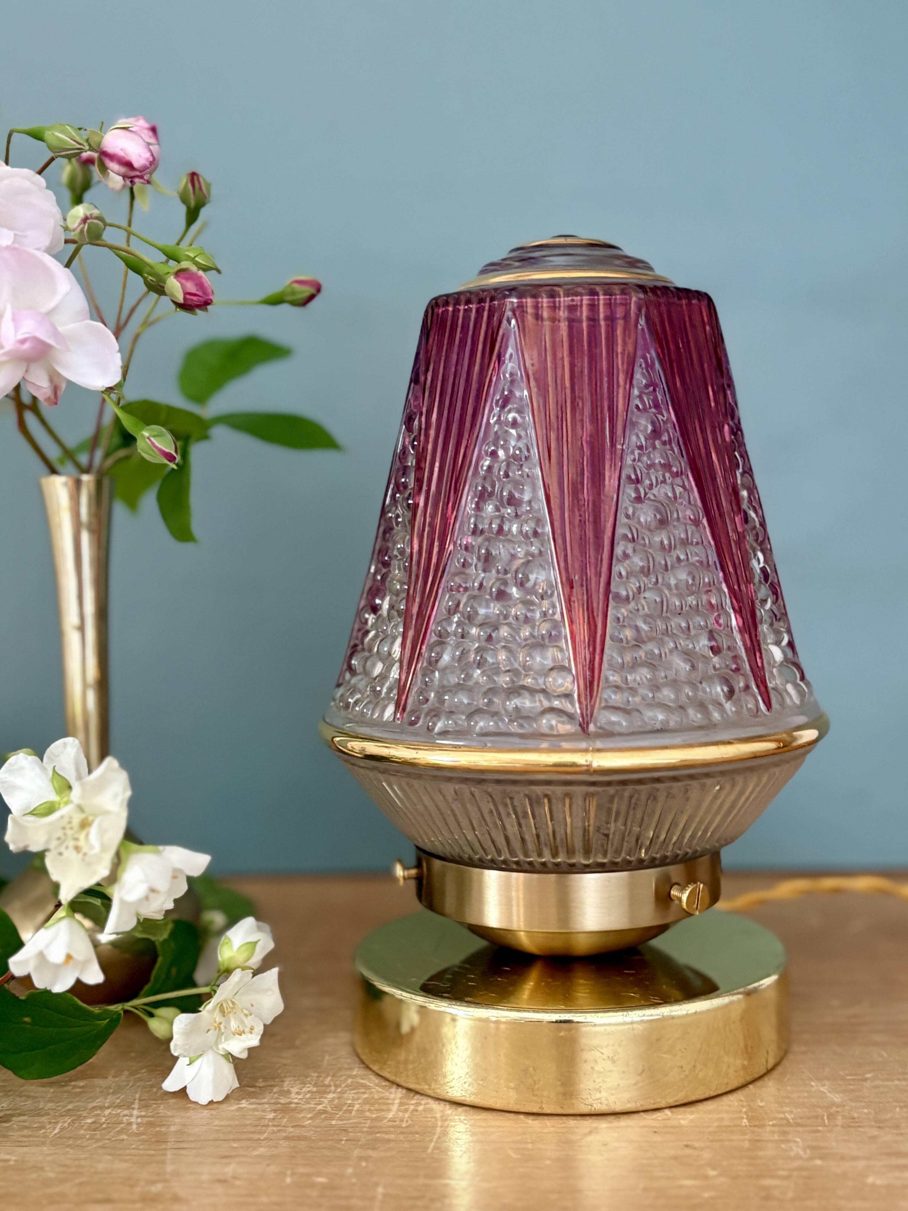 Vintage Art Deco globe table lamp in transparent and purple glass.
