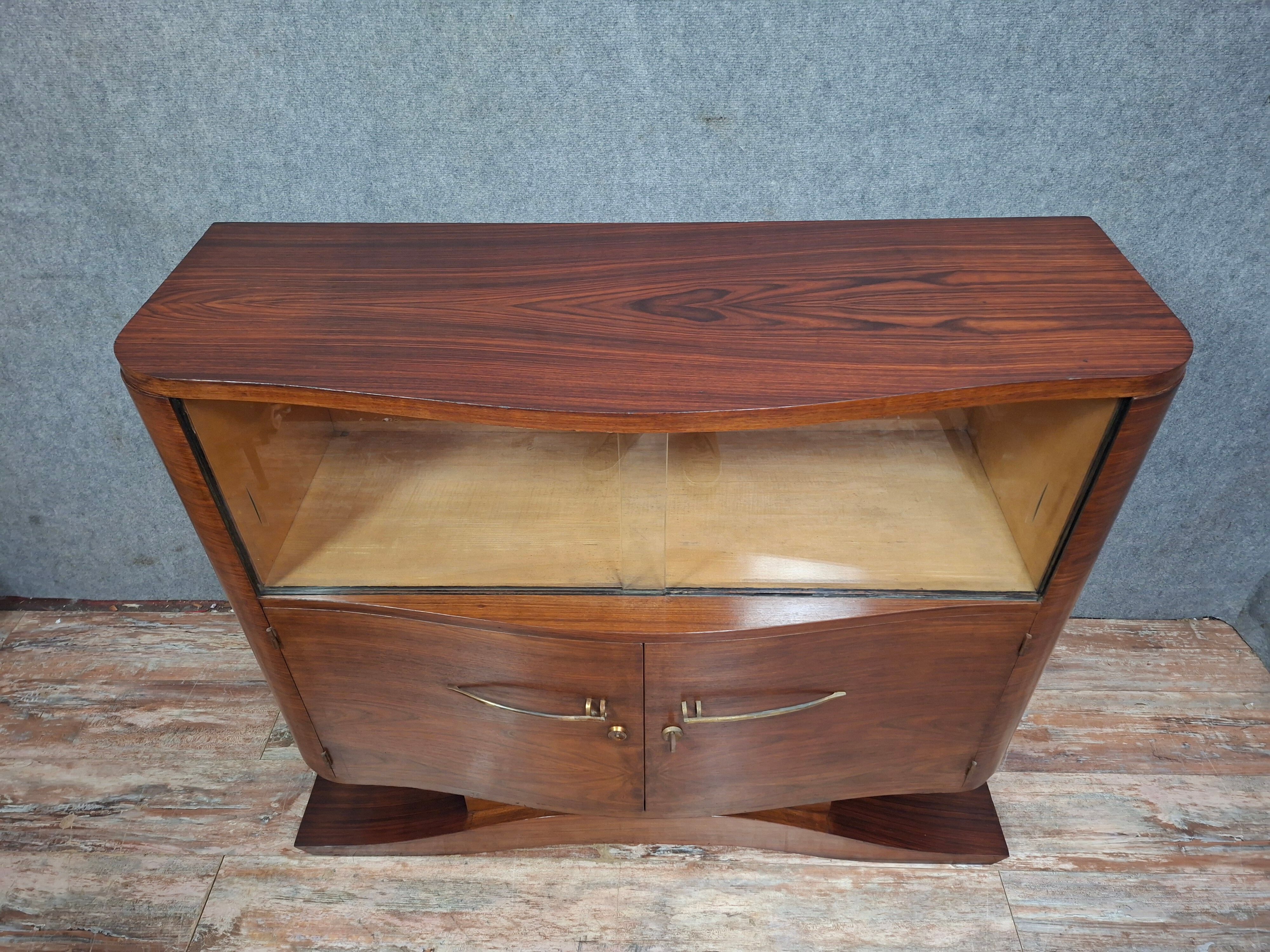 Buffet / Vitrine Art Déco en placage de noyer – Vers 1930