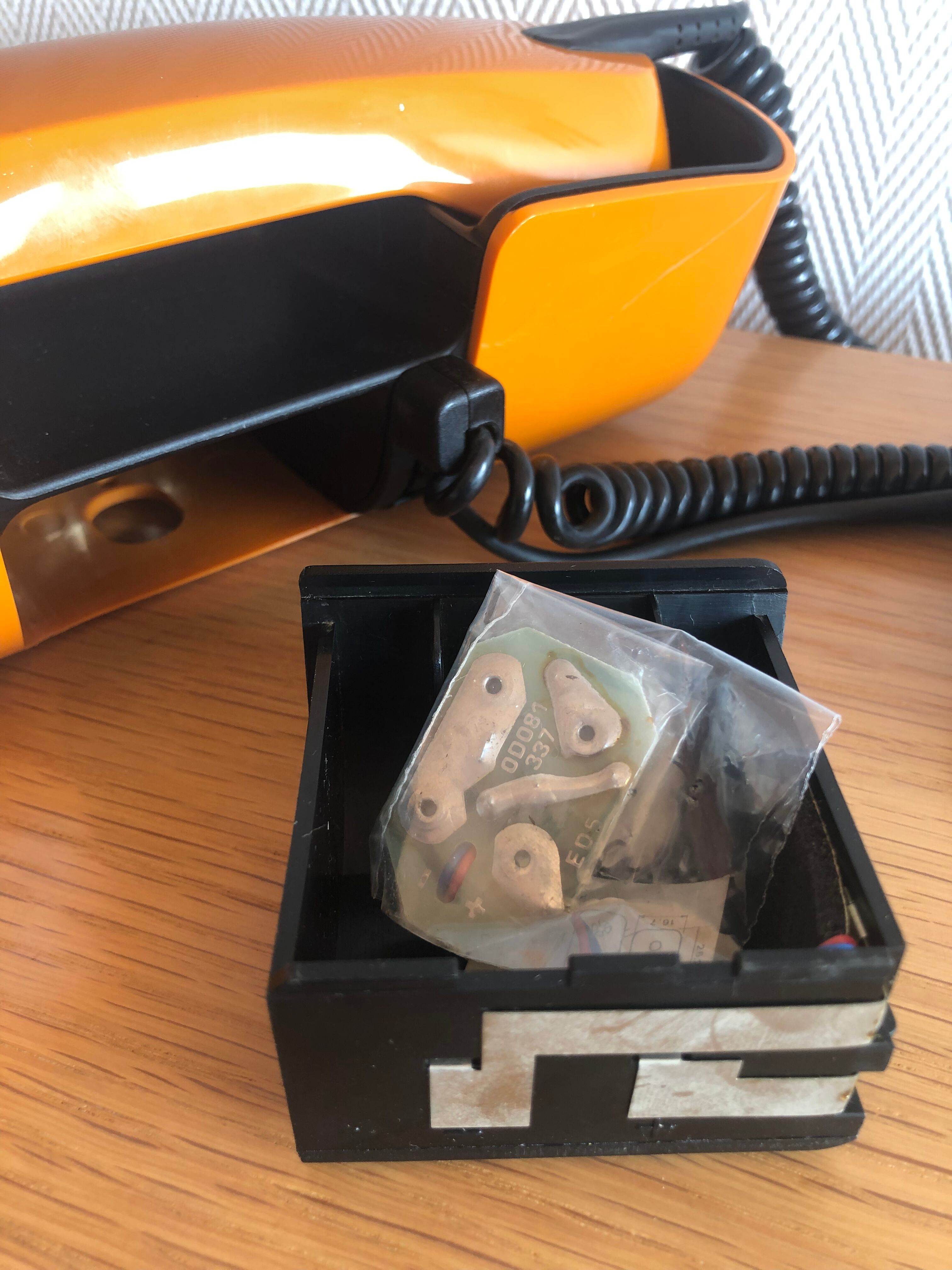 Vintage PTT Phone Telic t75 Orange from 1975