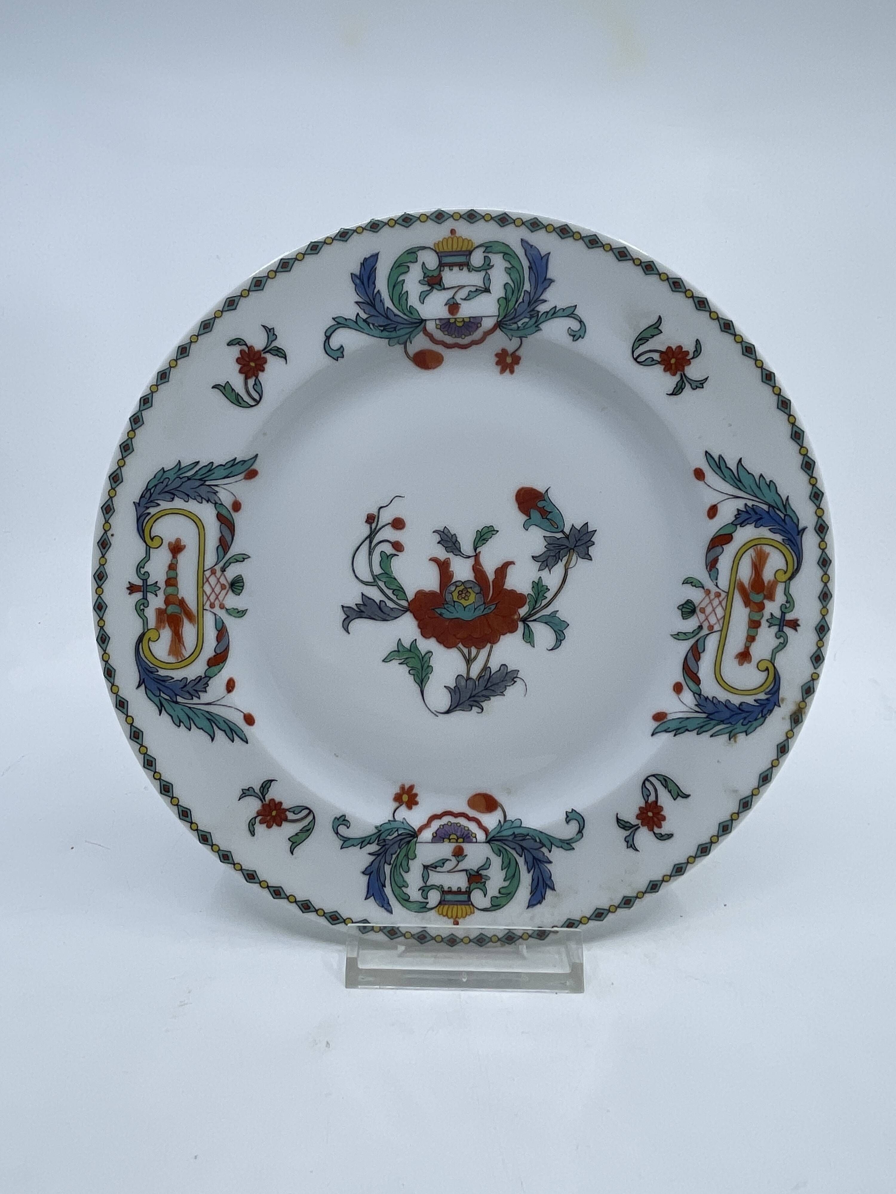 Set of 43 porcelain plates from Paris, Poppy decoration model.