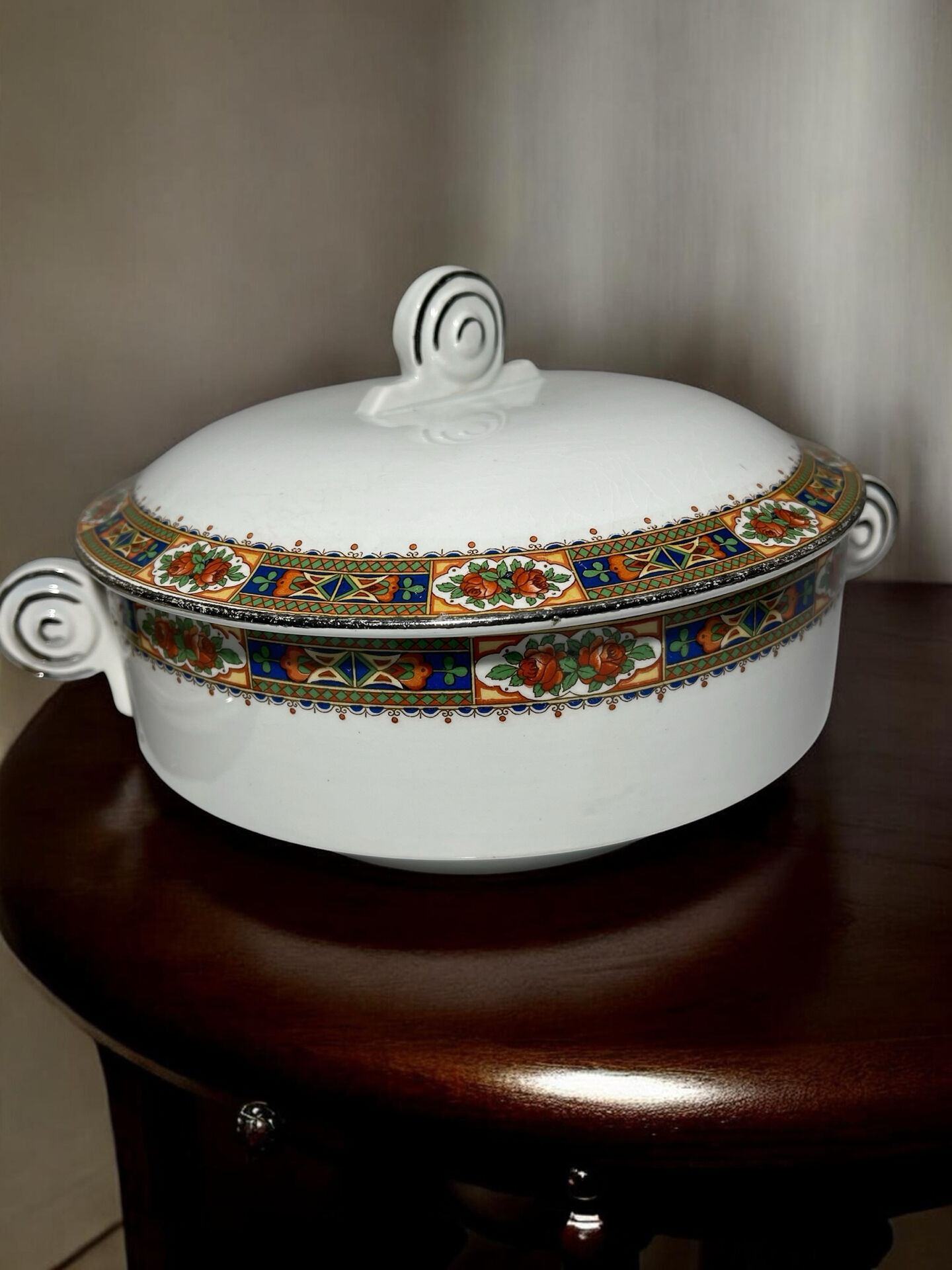 Ensemble ancien en faïence d’Onnaing – légumier couvert et saucière –