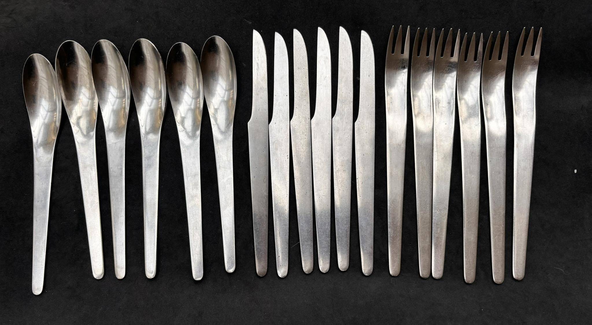 Set of 30 cutlery by Arne Jacobsen for Michelsen