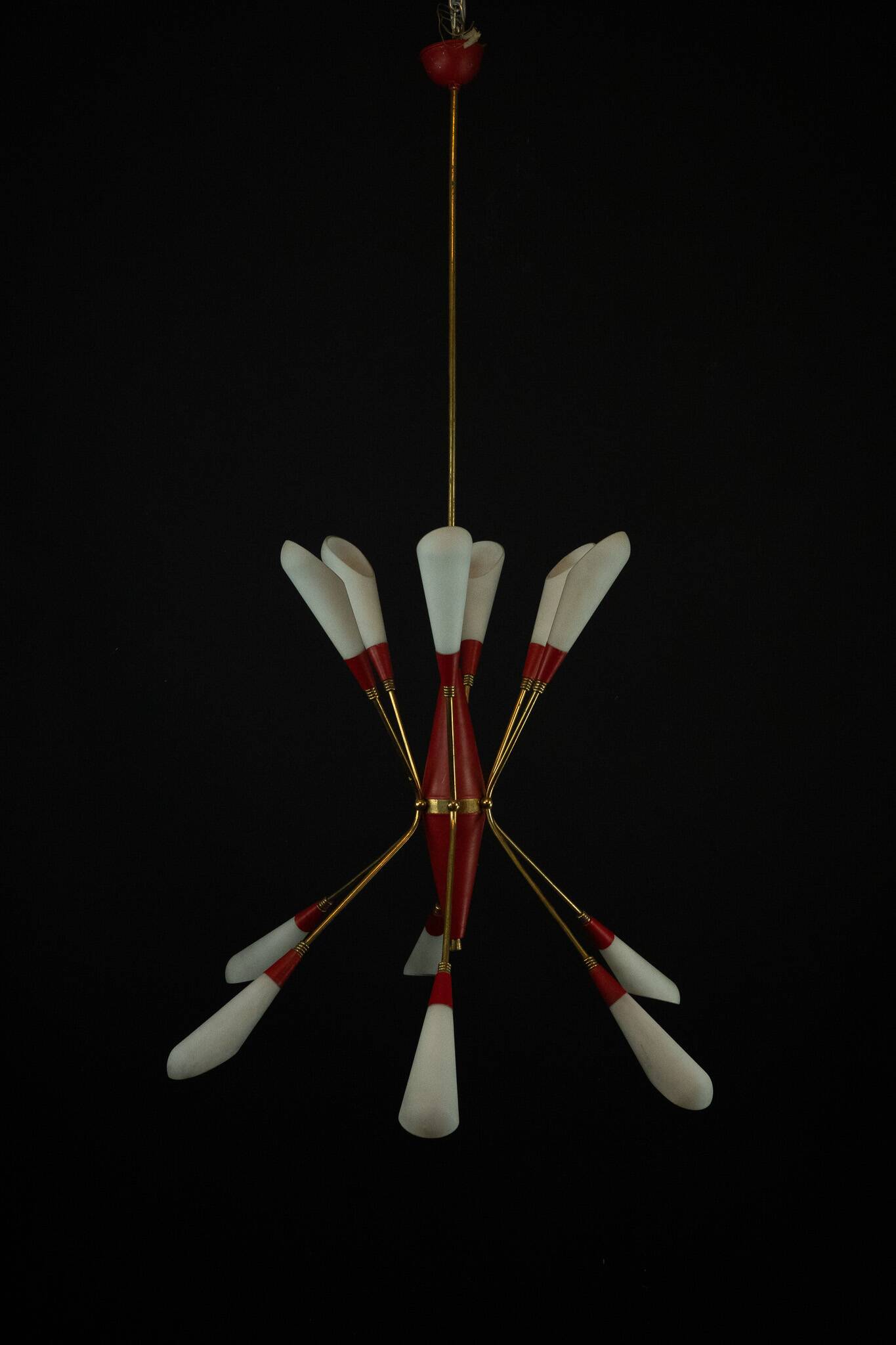 Mid-Century 12 lights chandelier in the manner of Stilnovo. Italy 1950s