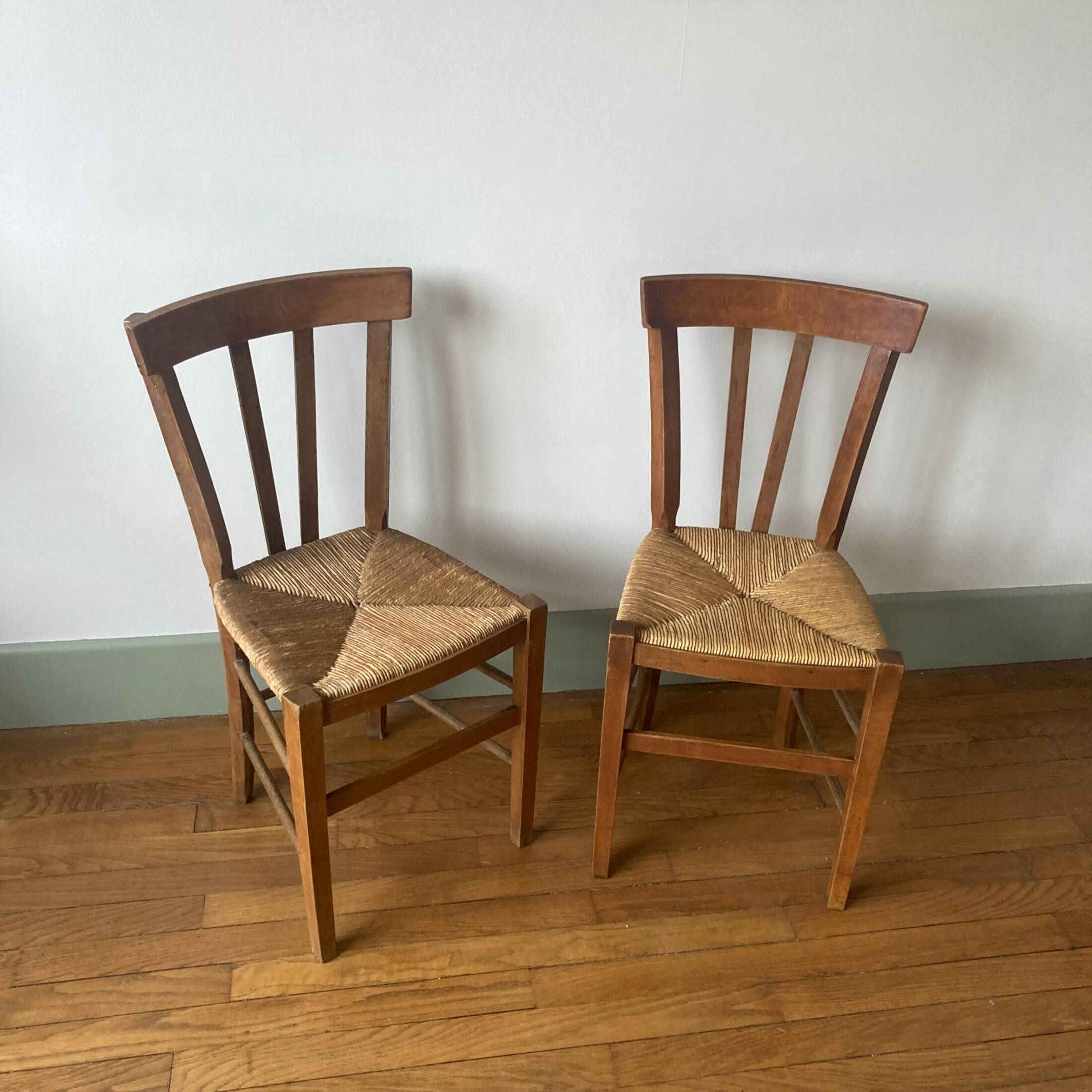 Set of 2 old mulched wooden chairs