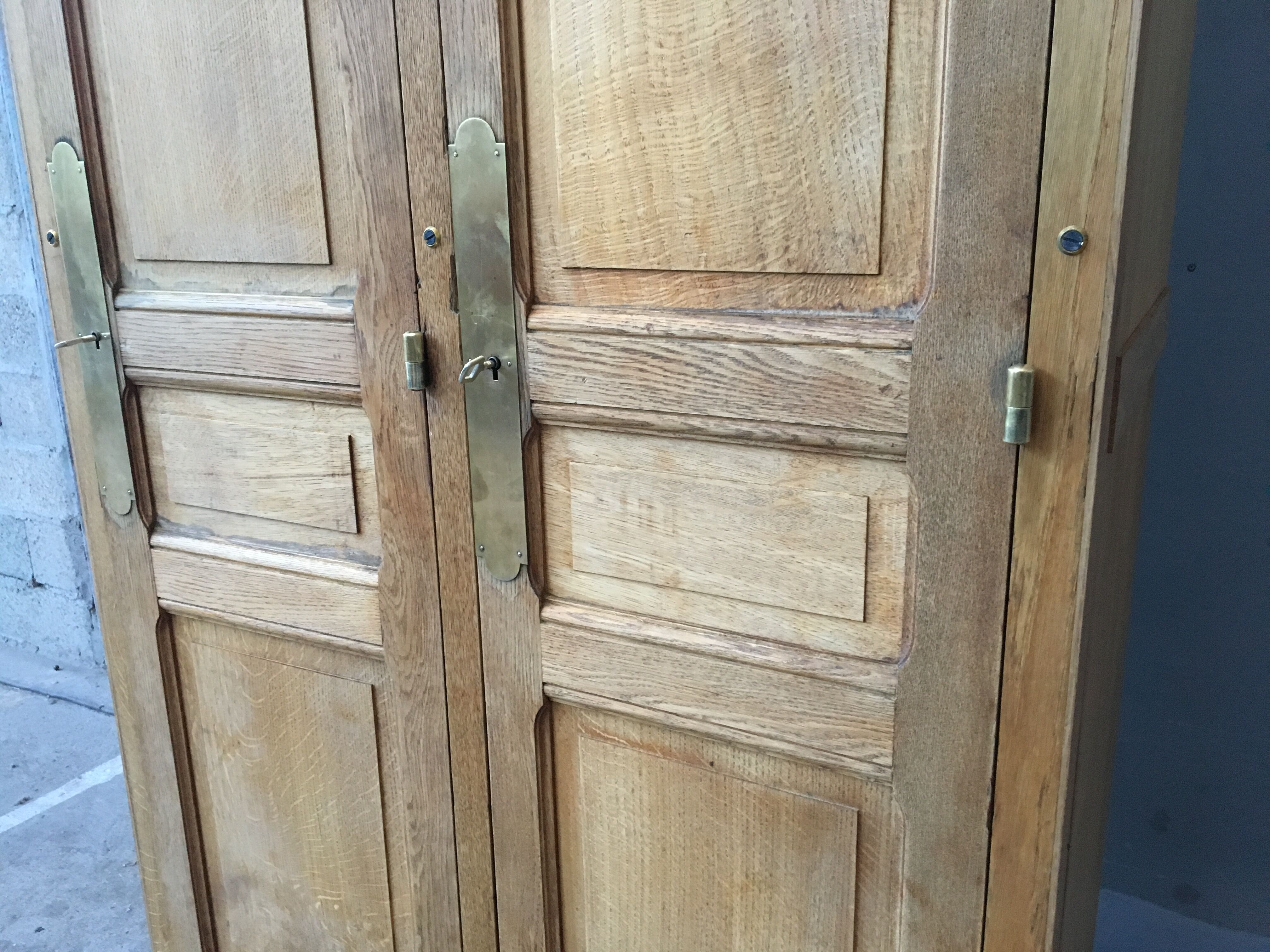 Former wardrobe of the Bank of France in light oak, 2 doors, years 30