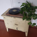 Low metal grunge cabinet