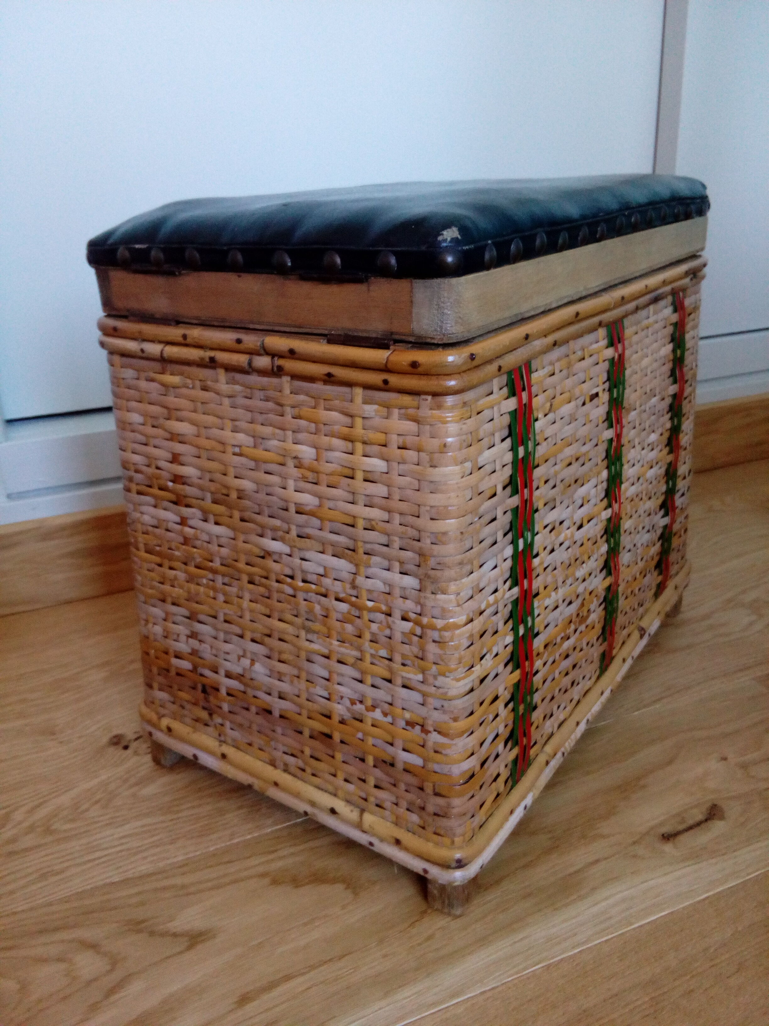 Tabouret de pêche en osier, coffre siège de pêcheur