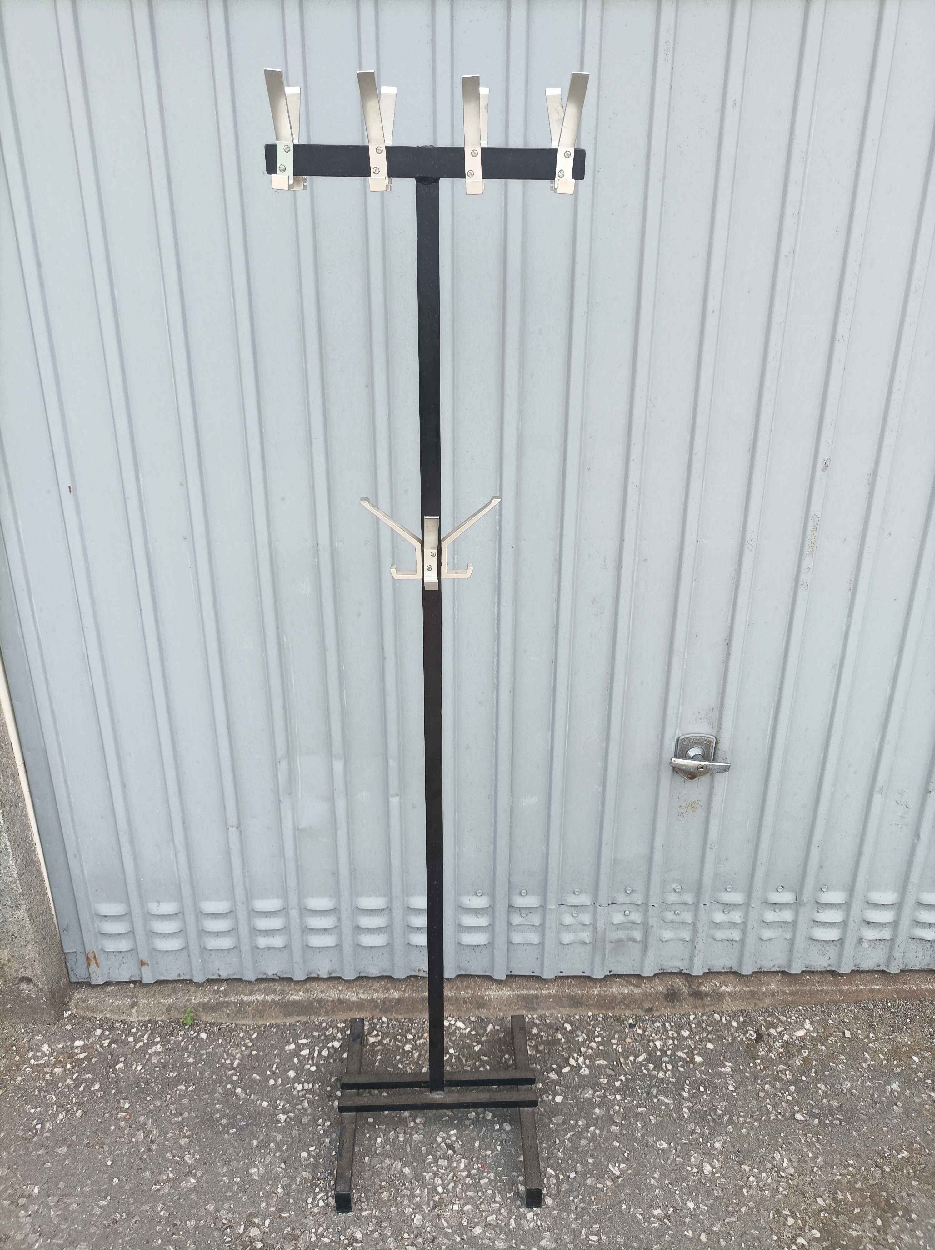 Portemanteau sur pied métal et alu vintage 1950