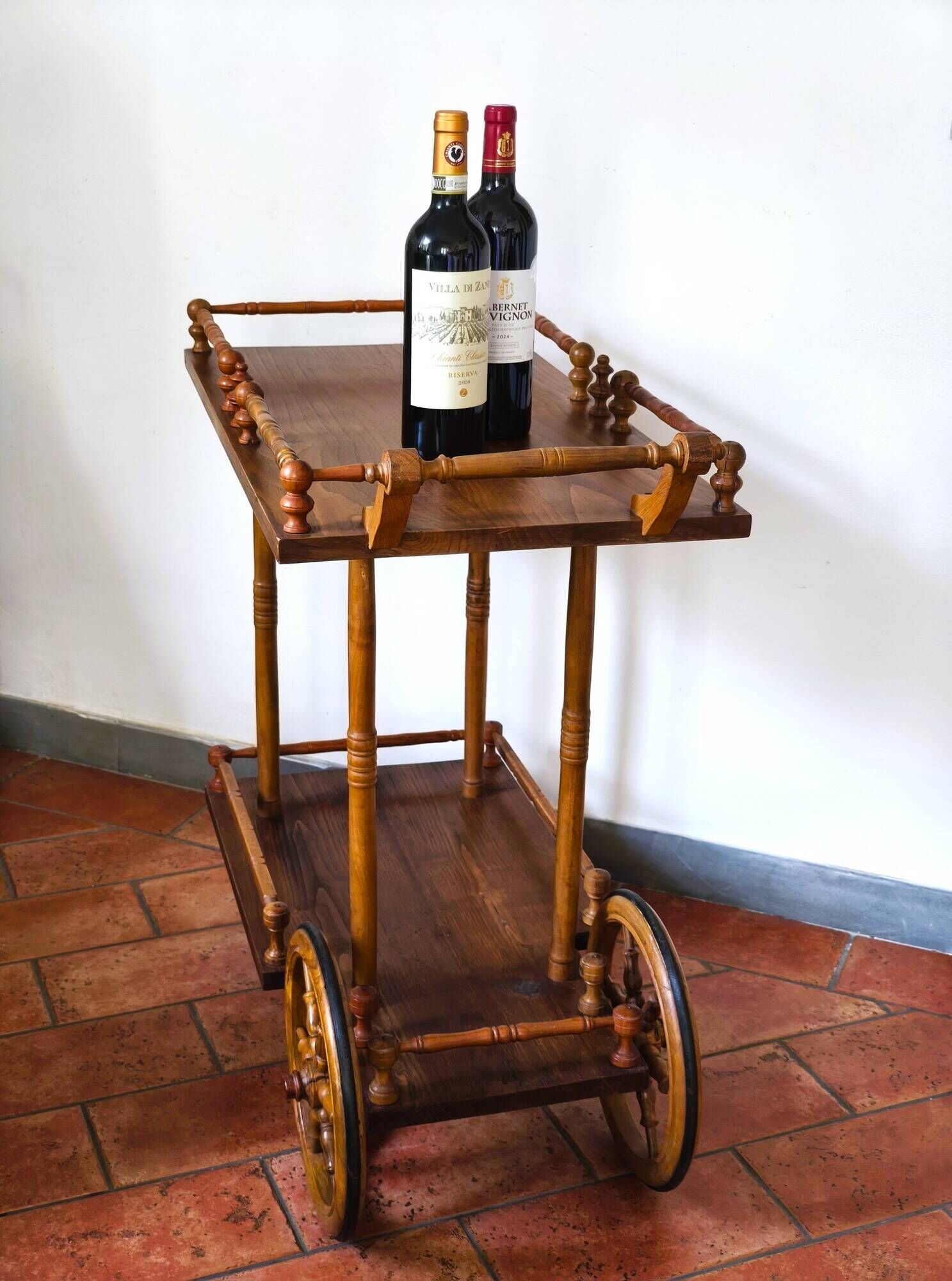 Desserte italienne vintage en olivier et châtaignier