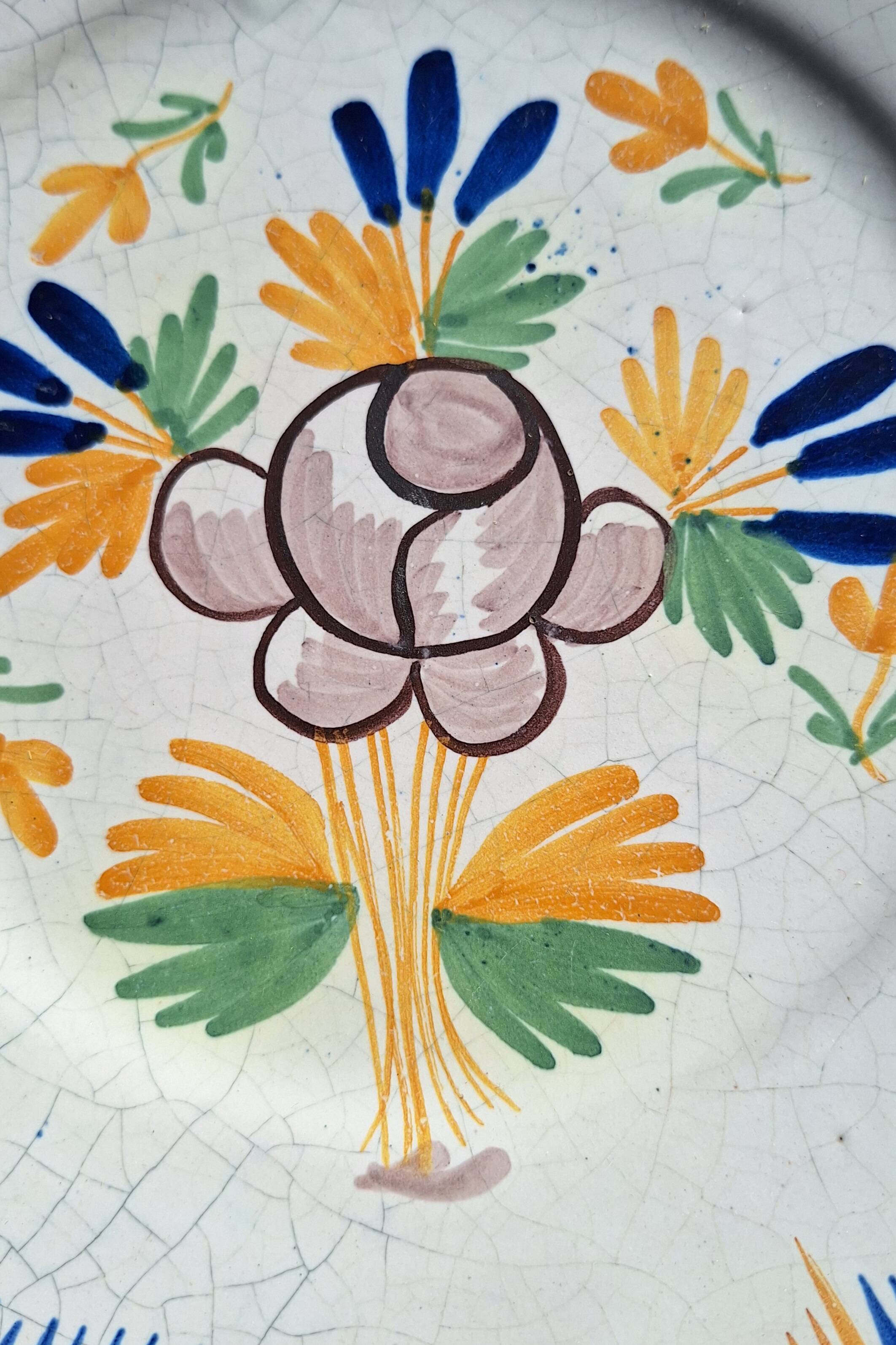 Eighteenth-century earthenware plate with floral decoration.