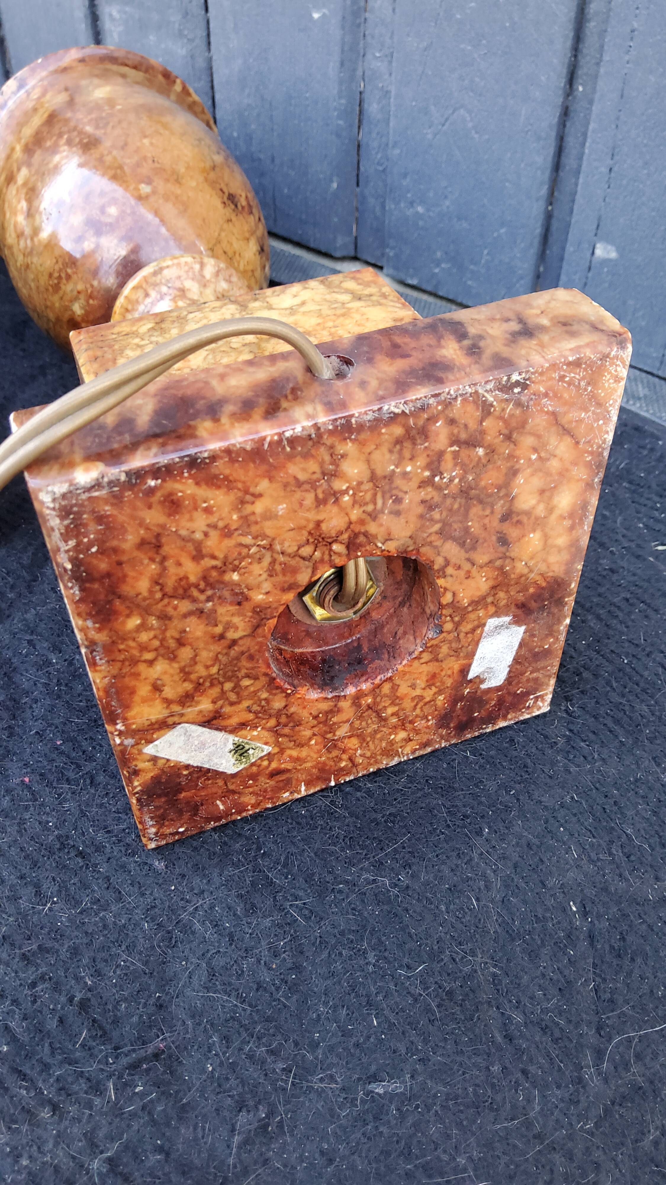 Paire de pieds de lampes des années 70 en albâtre
