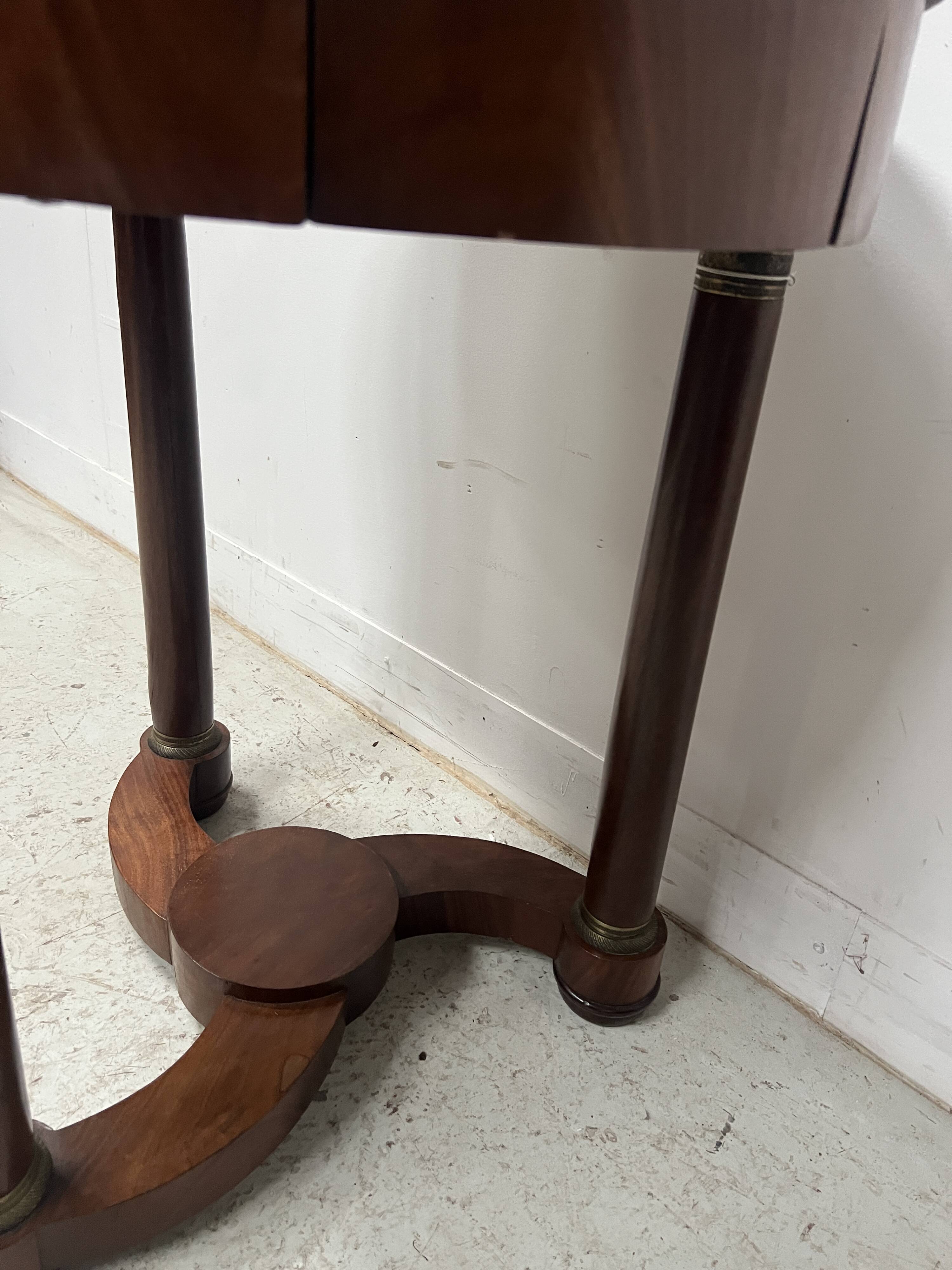 Round Empire-style side table in mahogany and veneer, 20th century