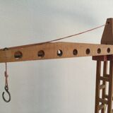 Ancienne grue en bois Dejou