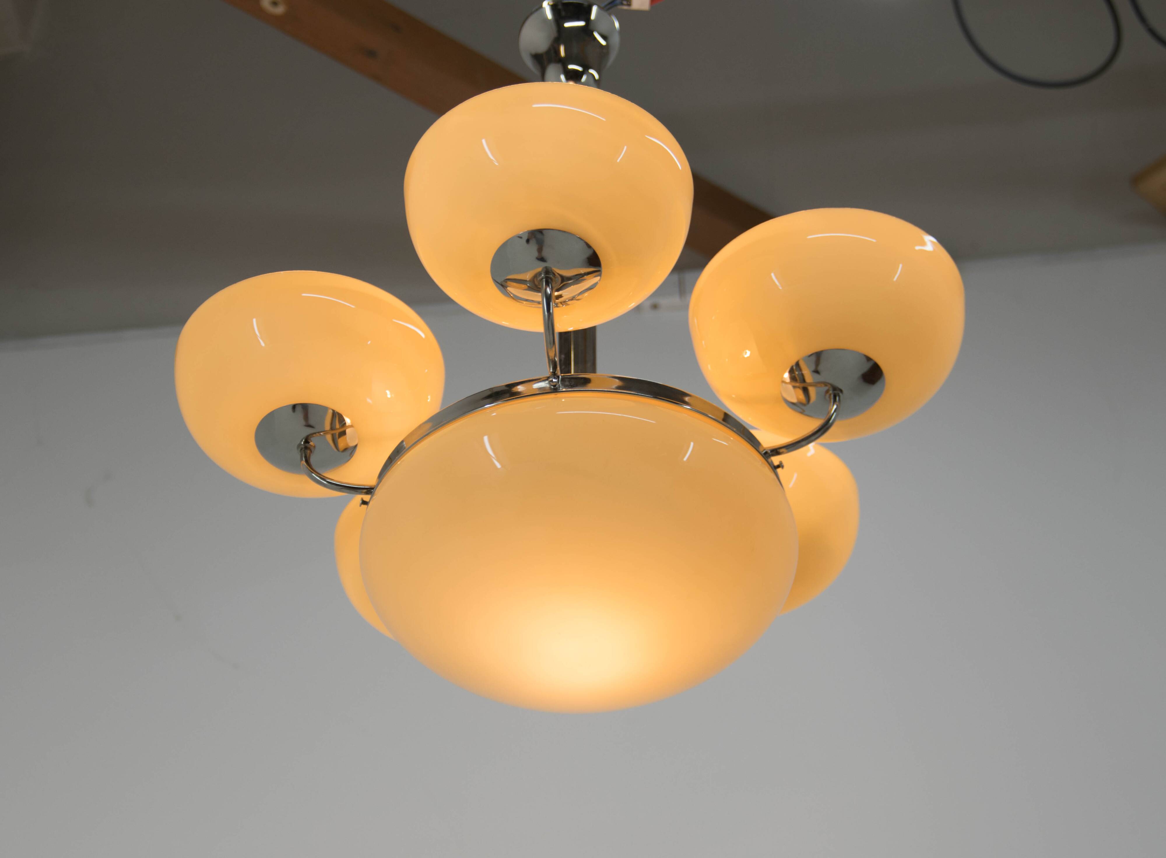 Large Art Deco Chandelier in Excellent Condition, 1930s