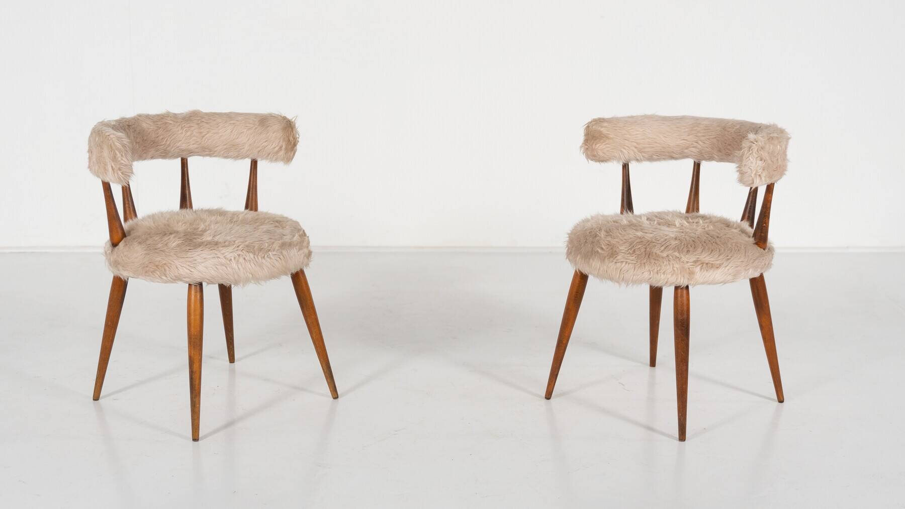 Paire de chaises cocktail scandinaves du milieu du siècle - années 1950