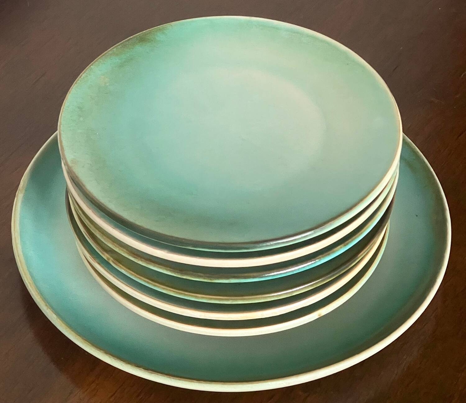 Service d’assiettes en grès émaillé