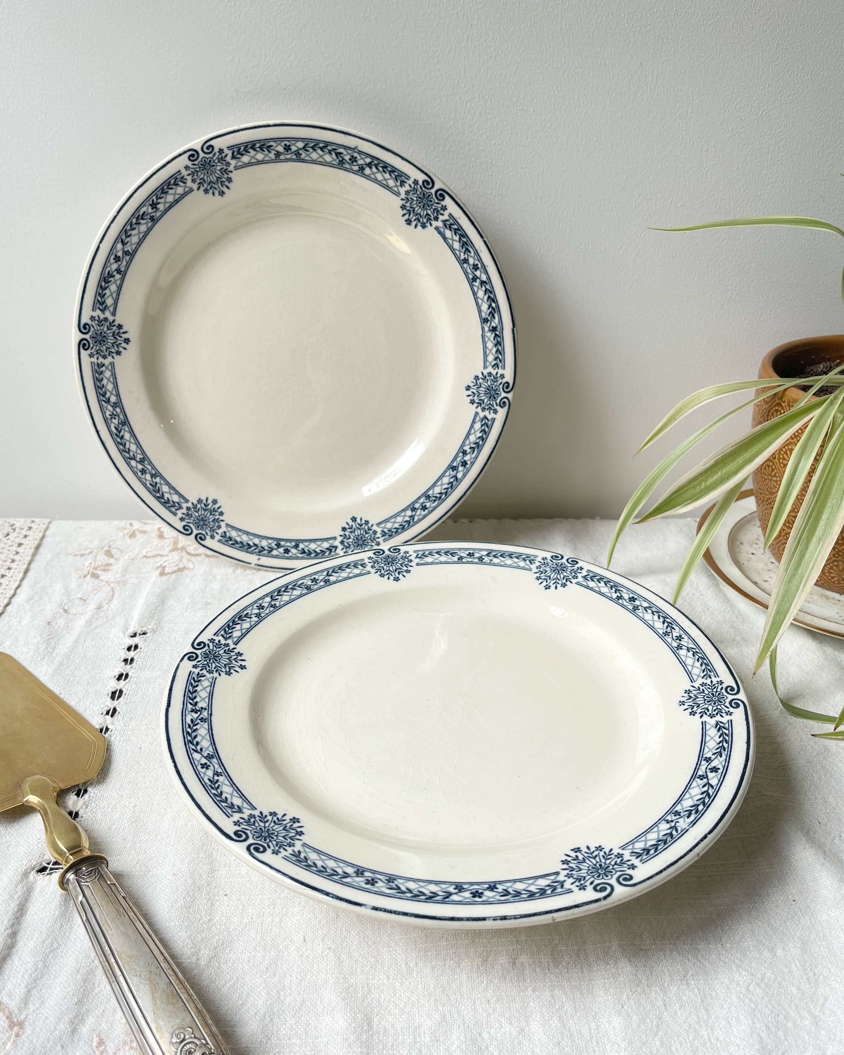 Vintage pedestal dish Blue iron earth Salins model Arbois Ennege