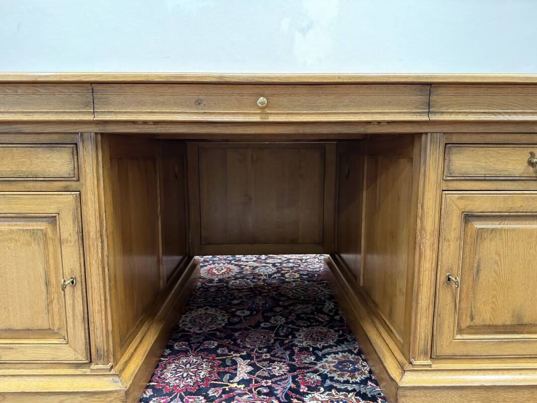 Ensemble de bureau classique RAC en anglais avec table de conférence