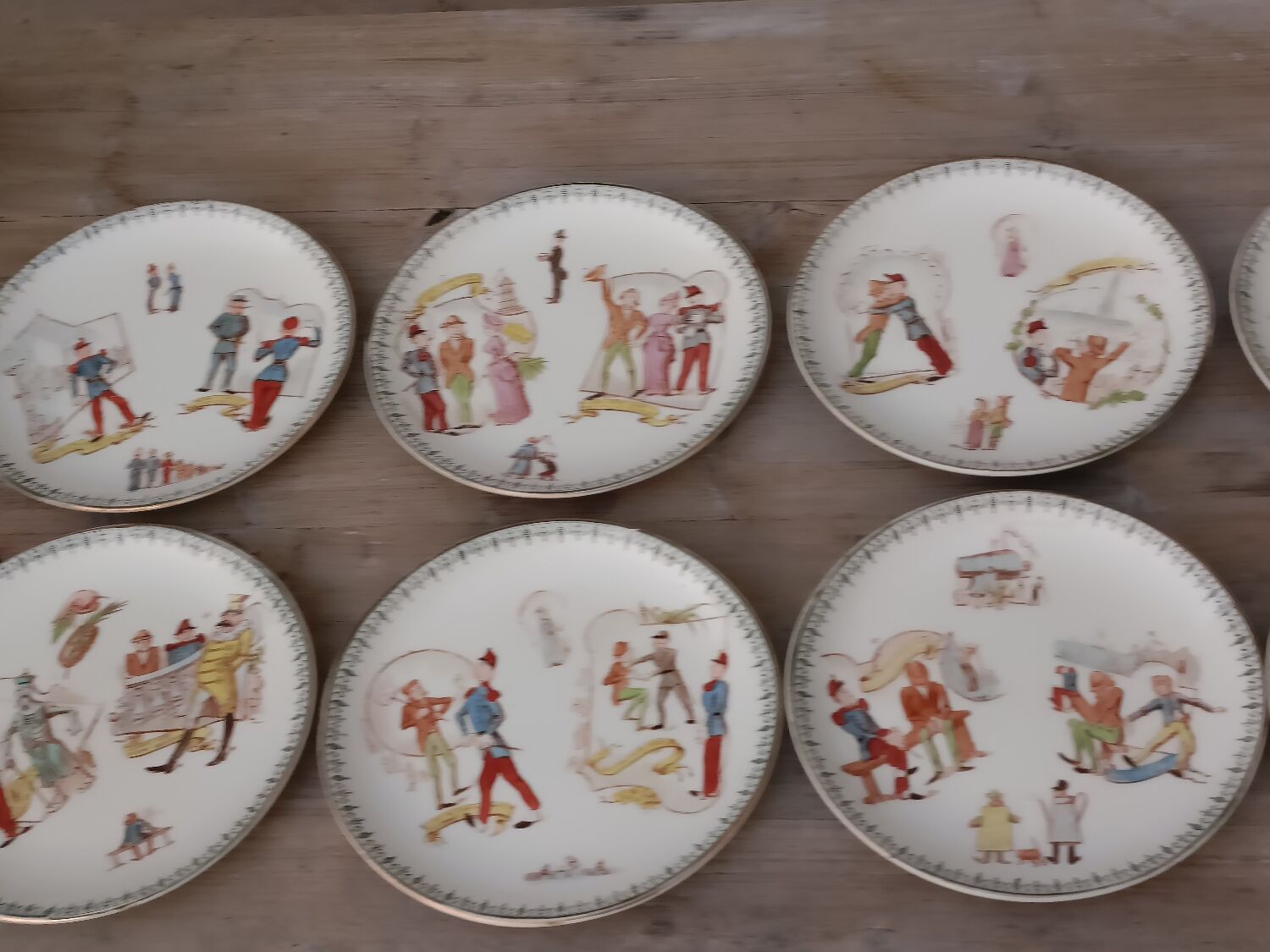 Talking dessert plates, Choisy-le-Roi