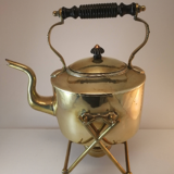 Bouilloire ancienne avec son réchaud en cuivre