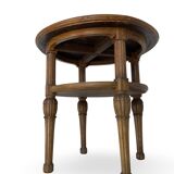 Petite table basse en noyer sculpté années 1920