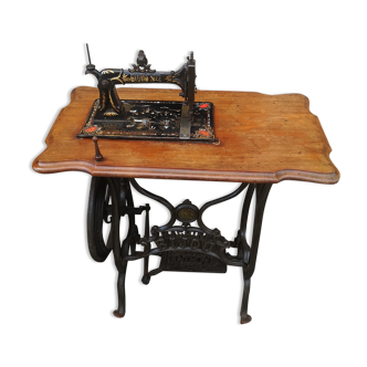 Bijou sewing machine