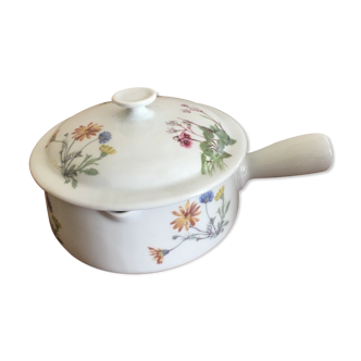 Berry's high porcelain caquelon sausage soup is decorated with floral decoration