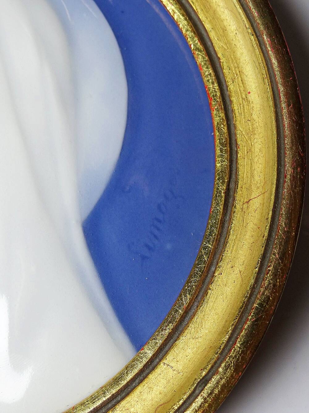 Pair of religious medallions in Limoges porcelain, circa 1900-1930.