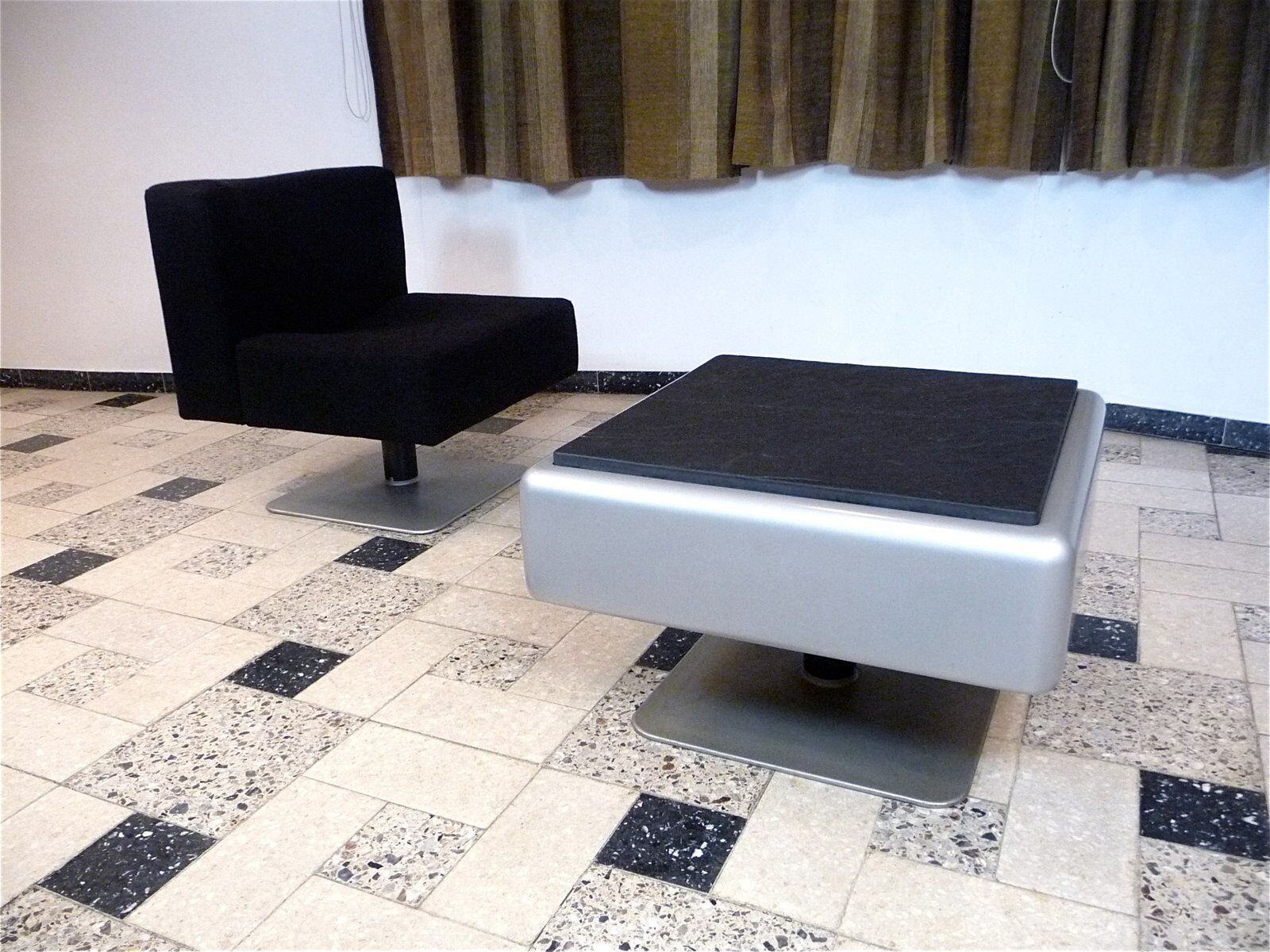 Chaises longues System 350 et table d'appoint par Herbert Hirche pour Mauser, 1974, ensemble de 3