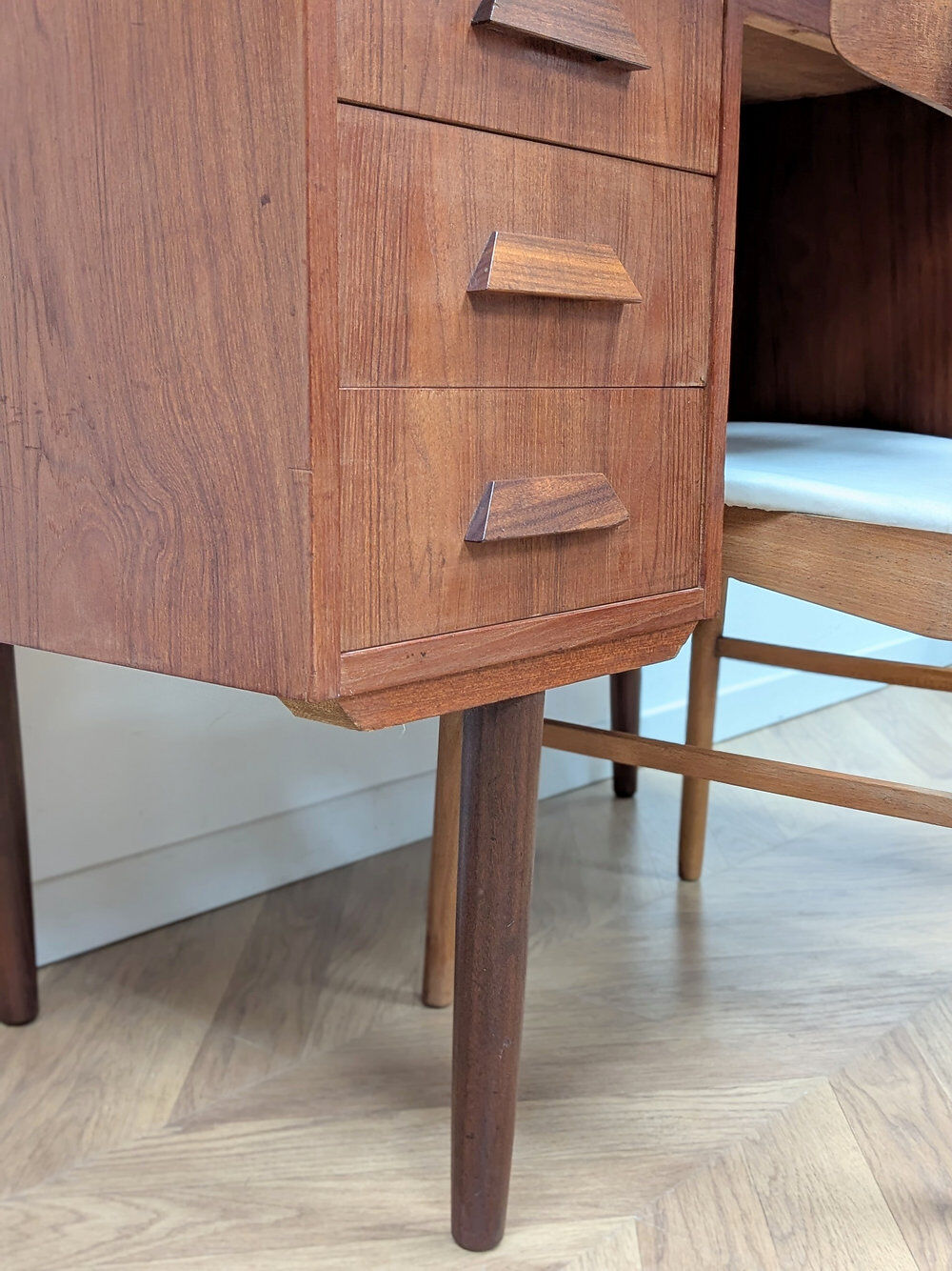 Scandinavian desk