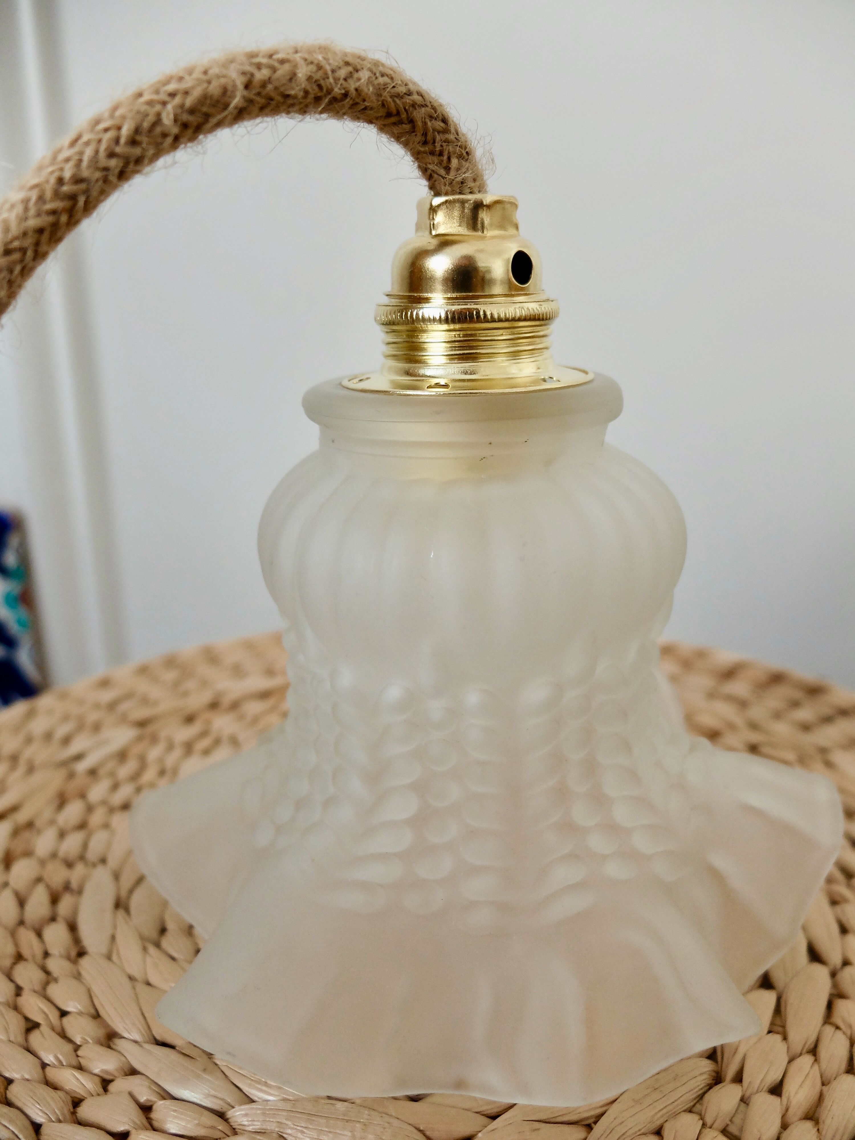 Hand lamp tulip suspension