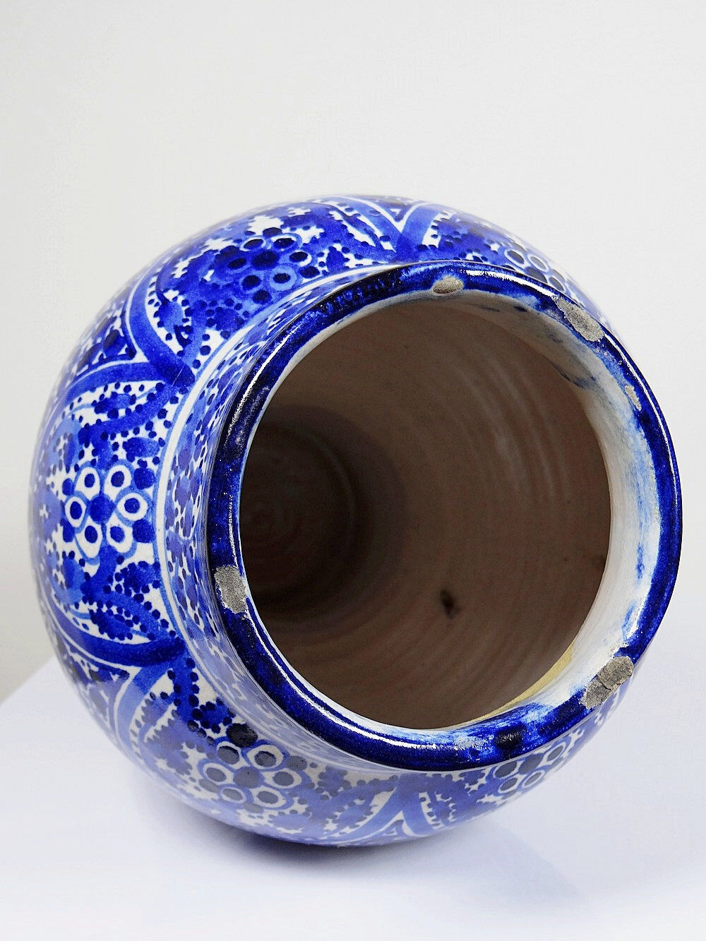 Large Moroccan vase/jar from Fès, handcrafted ceramic Khabia, 19th-20th century, cobalt.